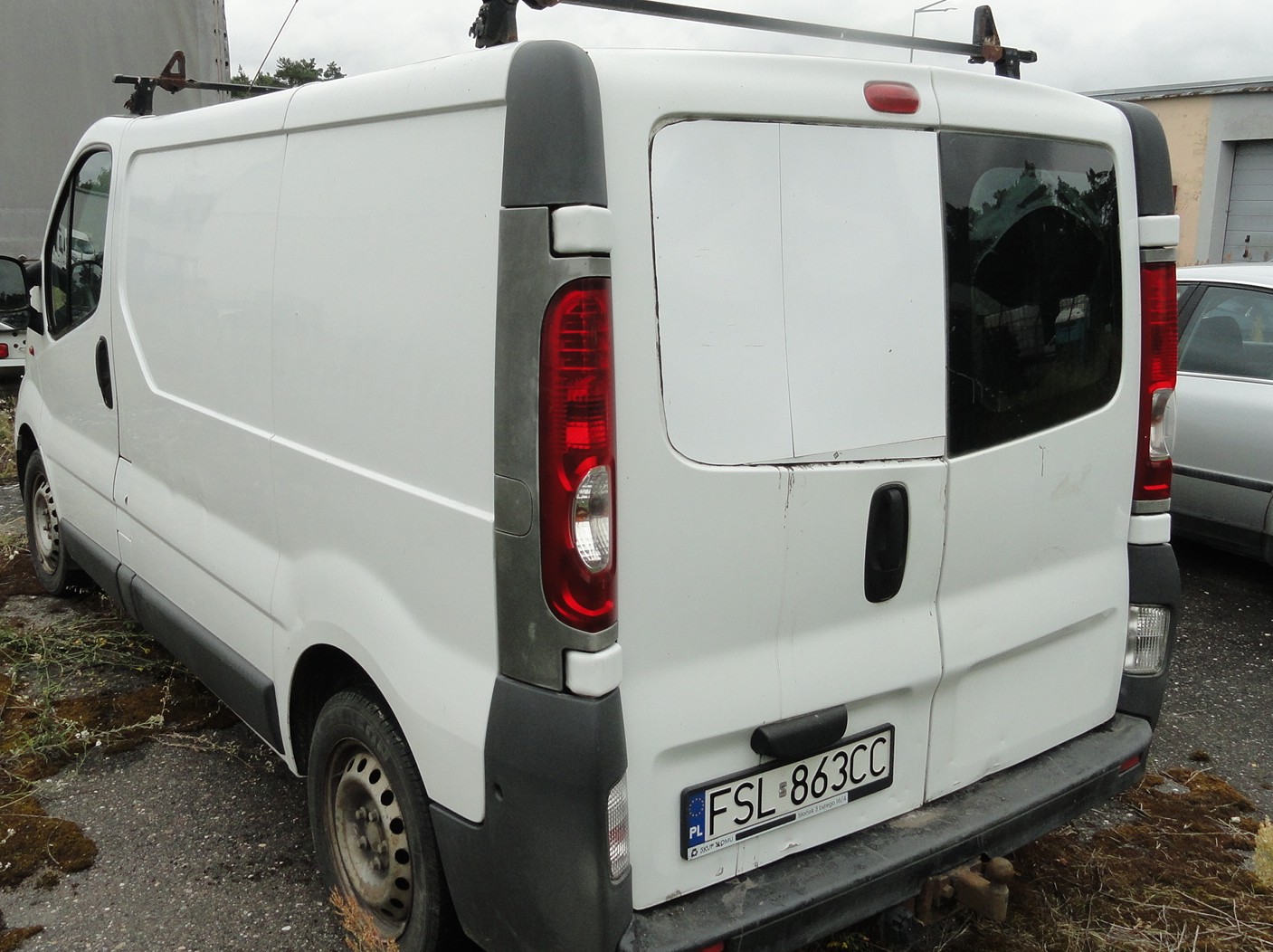tył i lewy bok Opla Vivaro