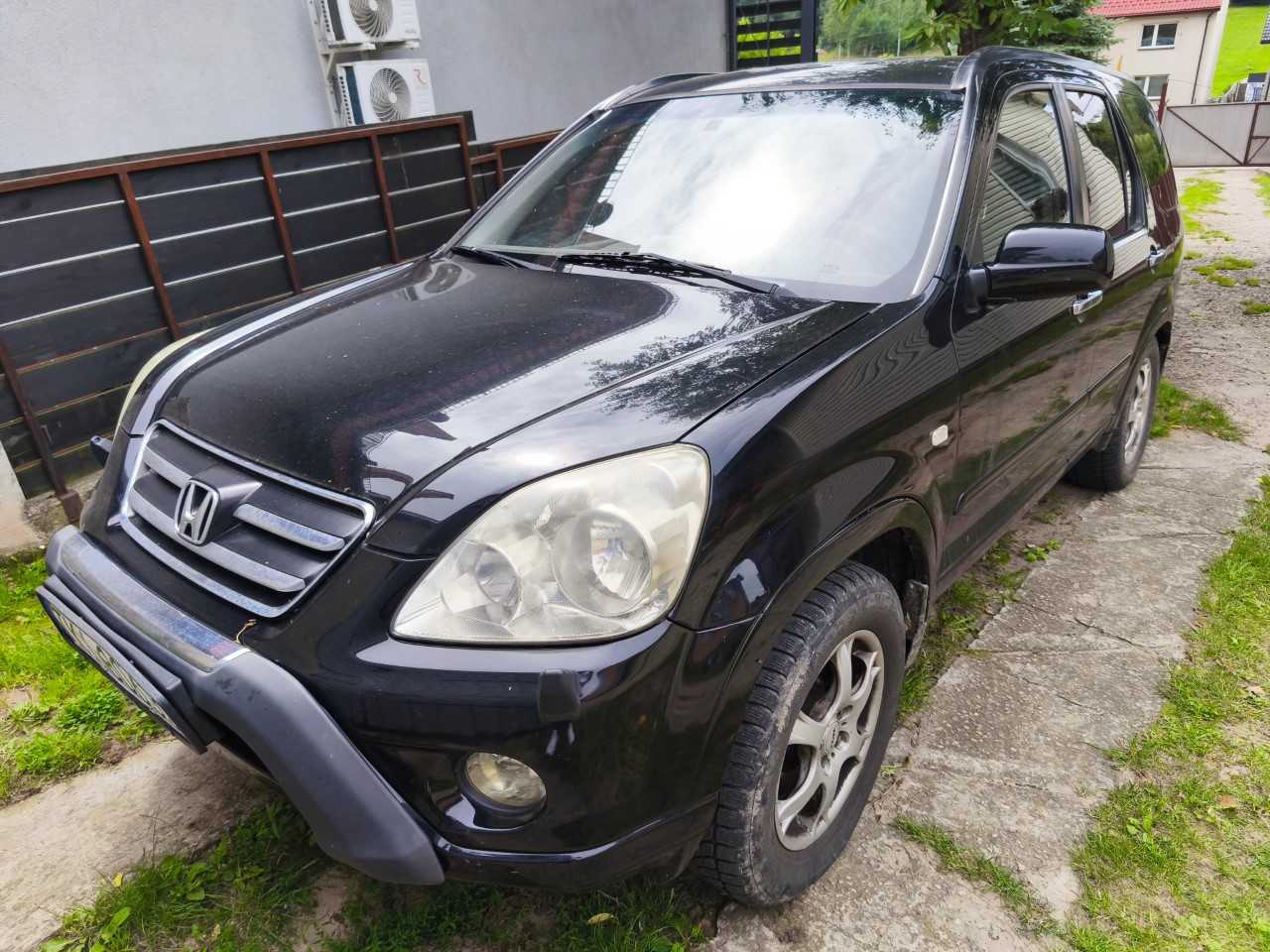 lewy bok i przód kolor czarny felgi aluminiowe