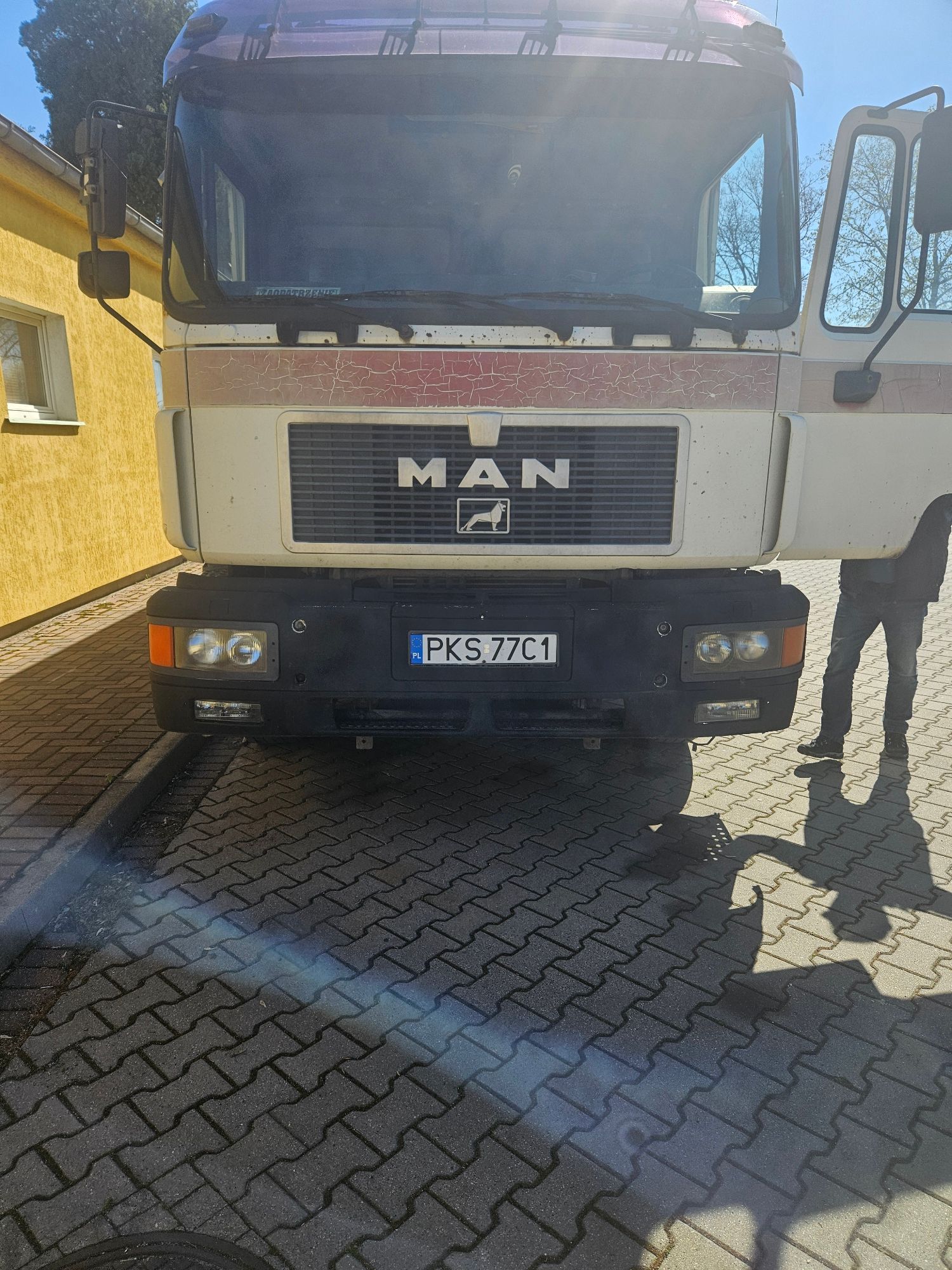 Samochód ciężarowy MAN 19.293 z podestem