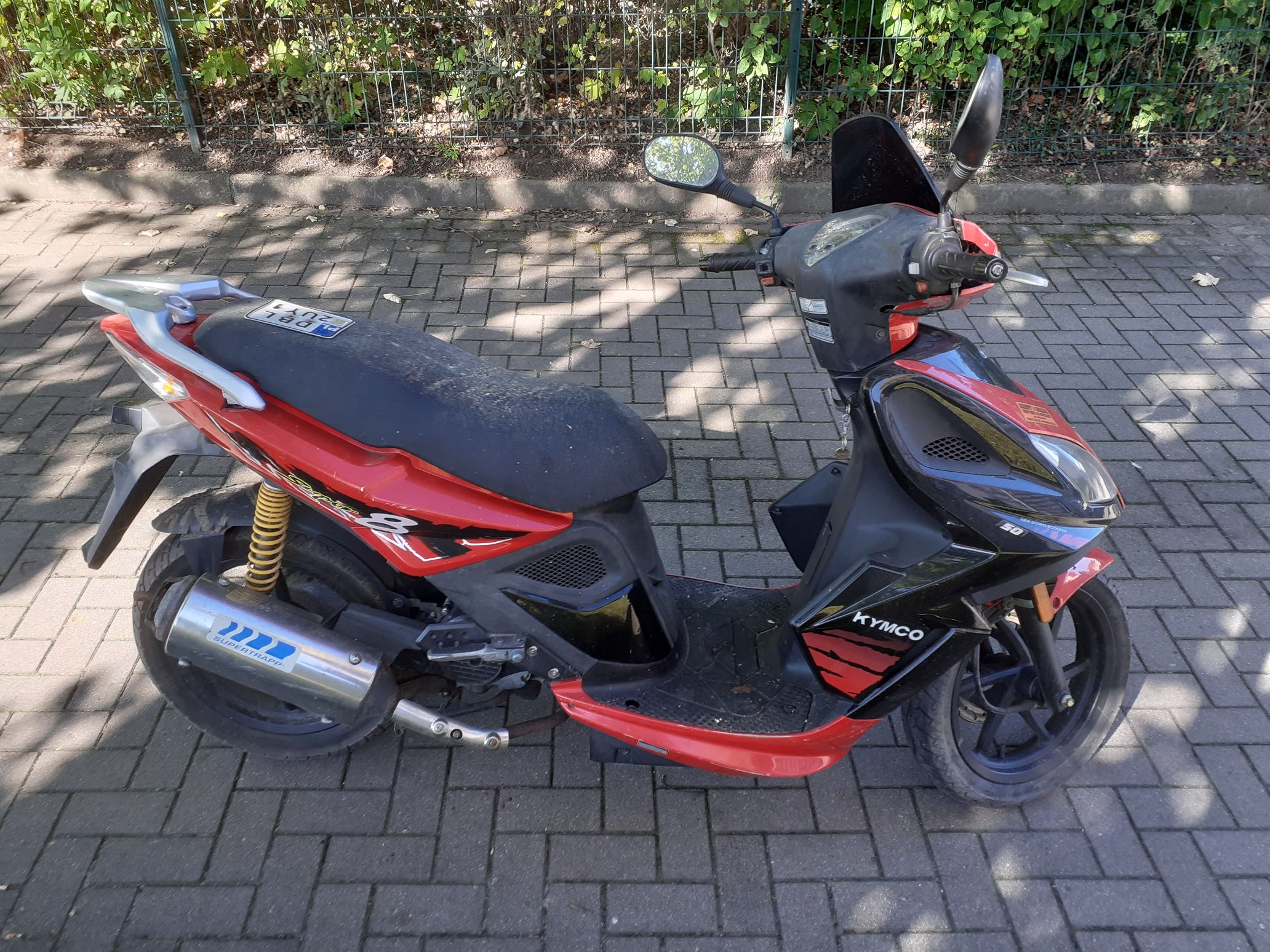 widok motoroweru prawy bok