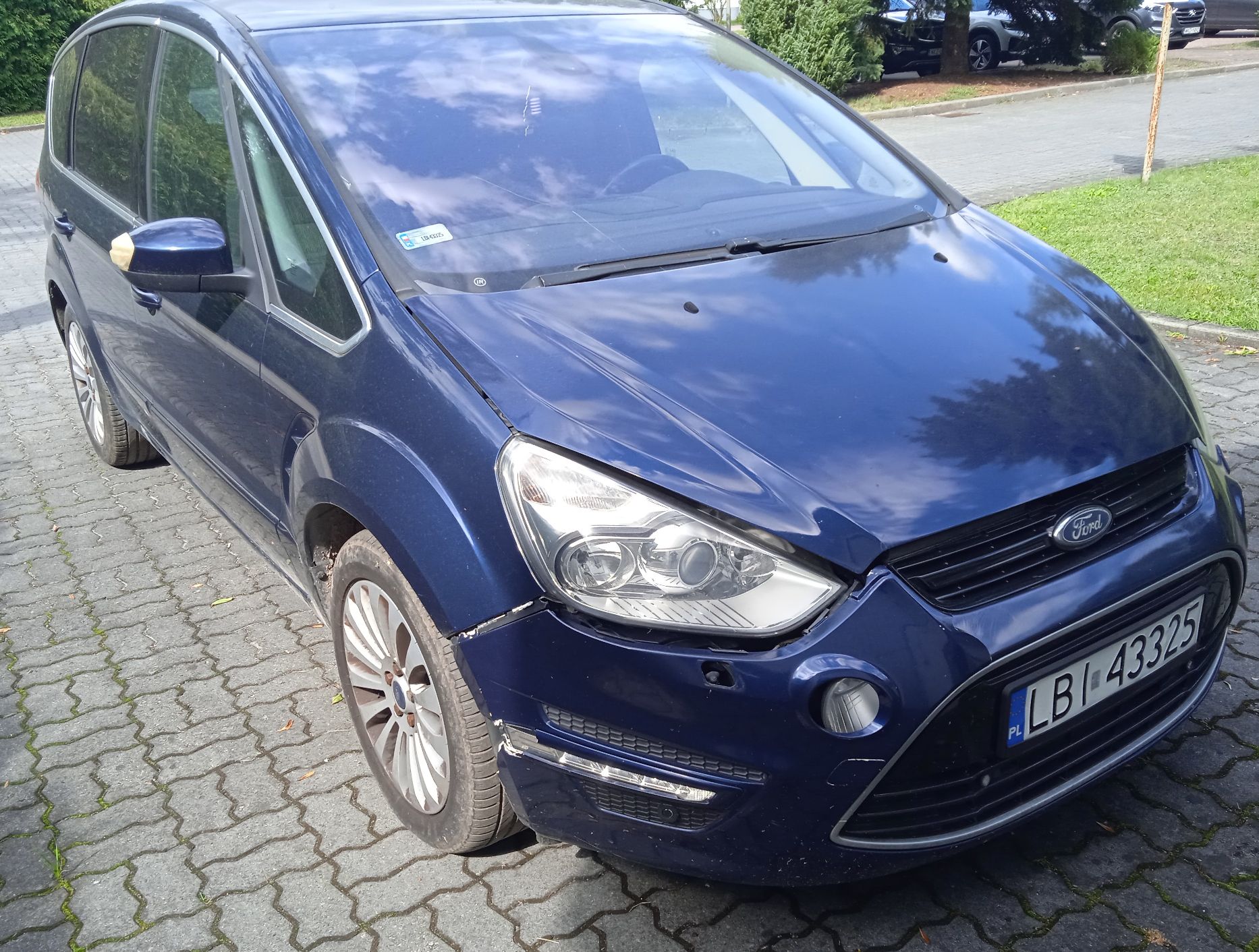 Widok Ford prawy przód