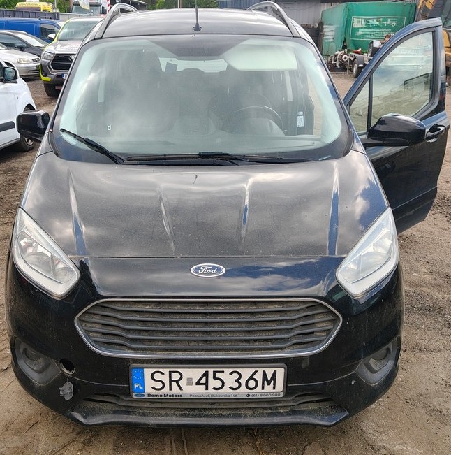 samochód osobowy marki ford przód