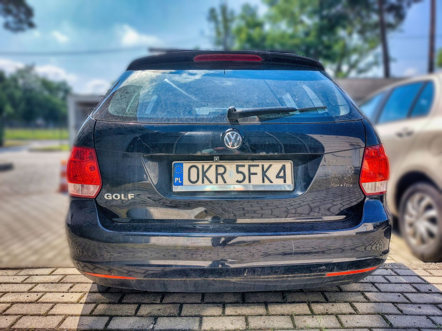 Zdjęcie pojazdu z tyłu