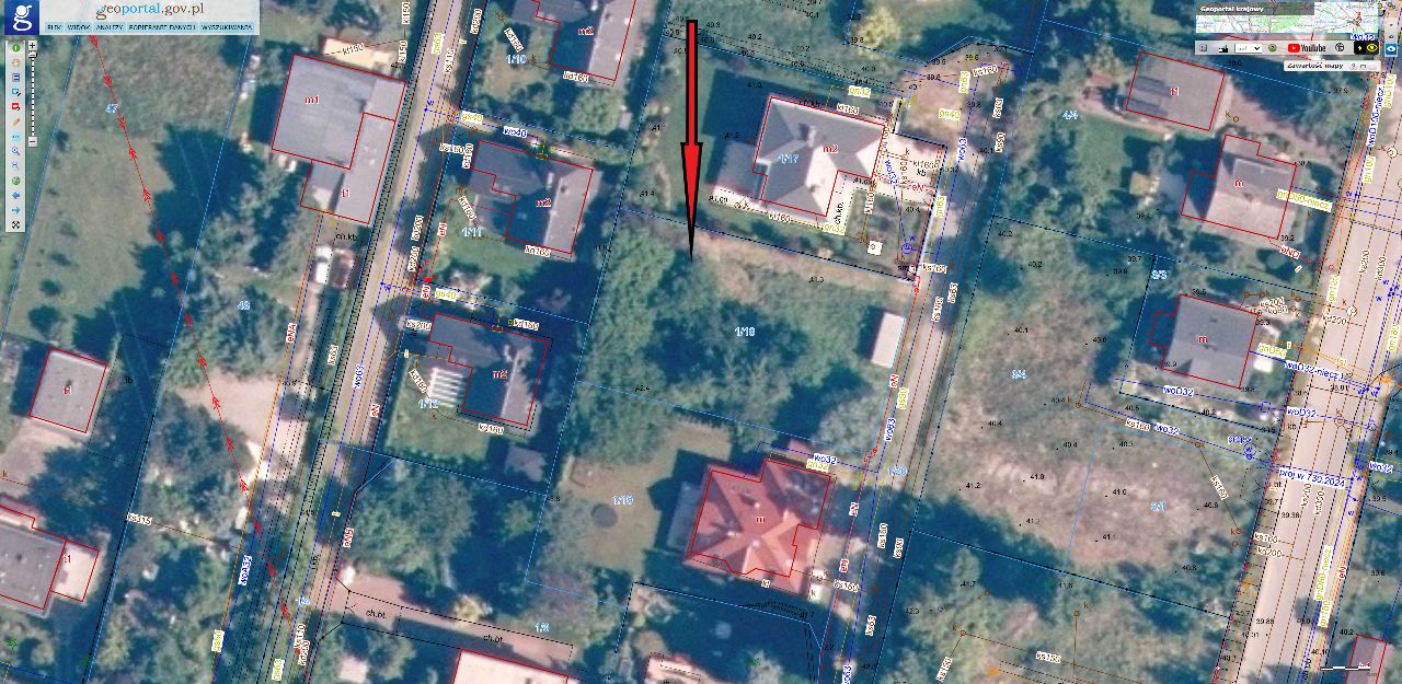 Widok działki na podstawie zdjęć satelitarnych; sąsiedztwo działki zabudowane budynkami jednorodzinnymi