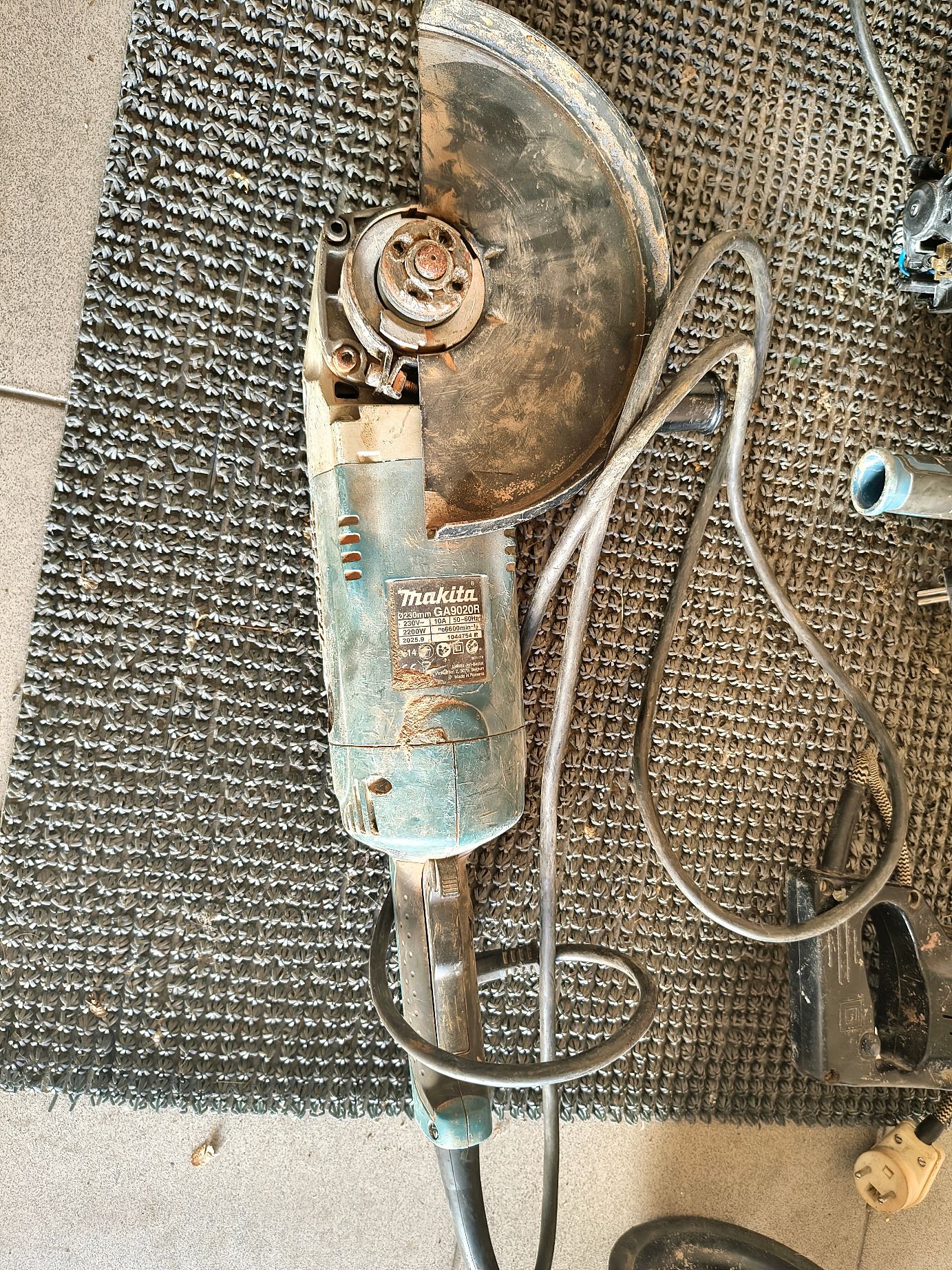 Szlifierka Makita GA9020R - widok 1