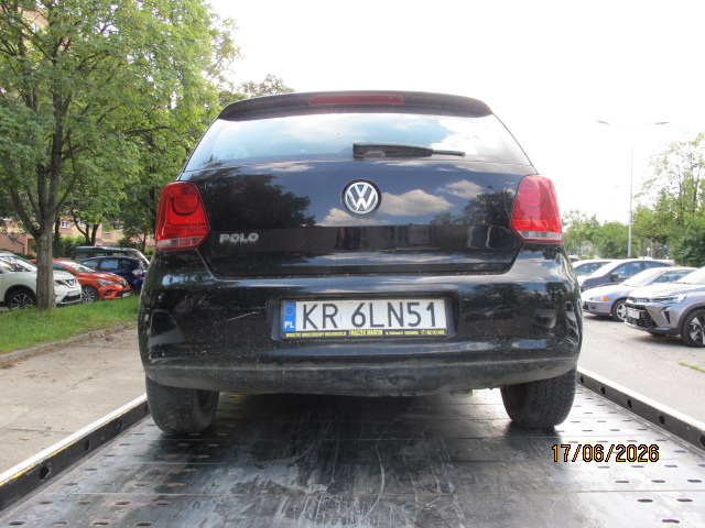 tył pojazdu Volkswagen Polo koloru czarnego