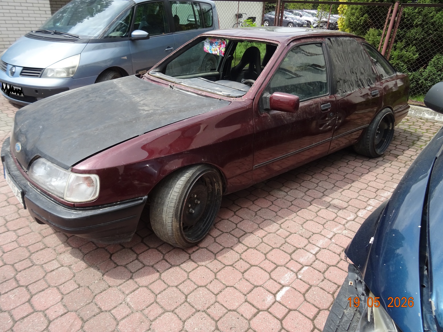 Lewy bok samochodu Ford Sierra