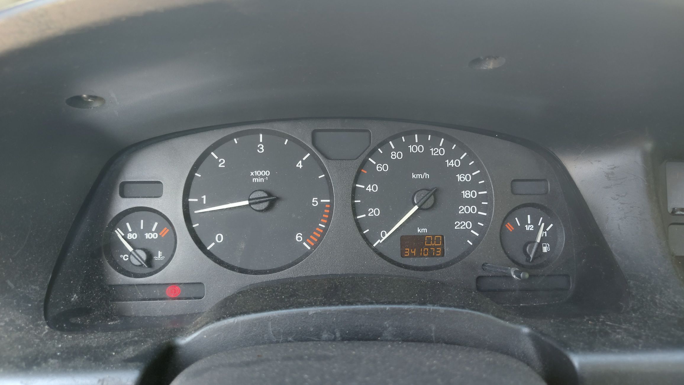 Zegary Opla Zafira A - stan prędkościomierza - przebieg 341 073 km.