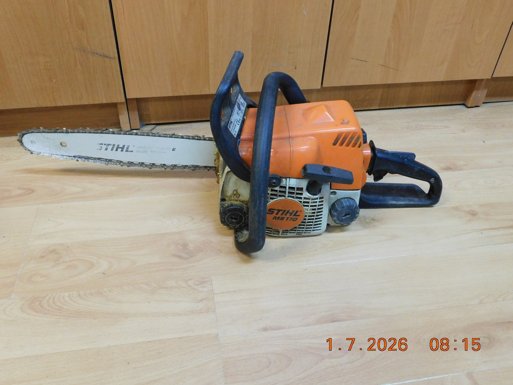 Piła spalinowa STIHL MS 170 - widok z boku