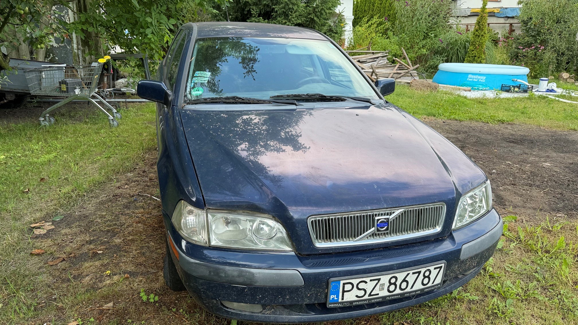 Samochód osobowy Volvo V40, rok produkcji 2001, przebieg 315 012 km, posiada wgniecenia zarysowania, oraz ślady korozji