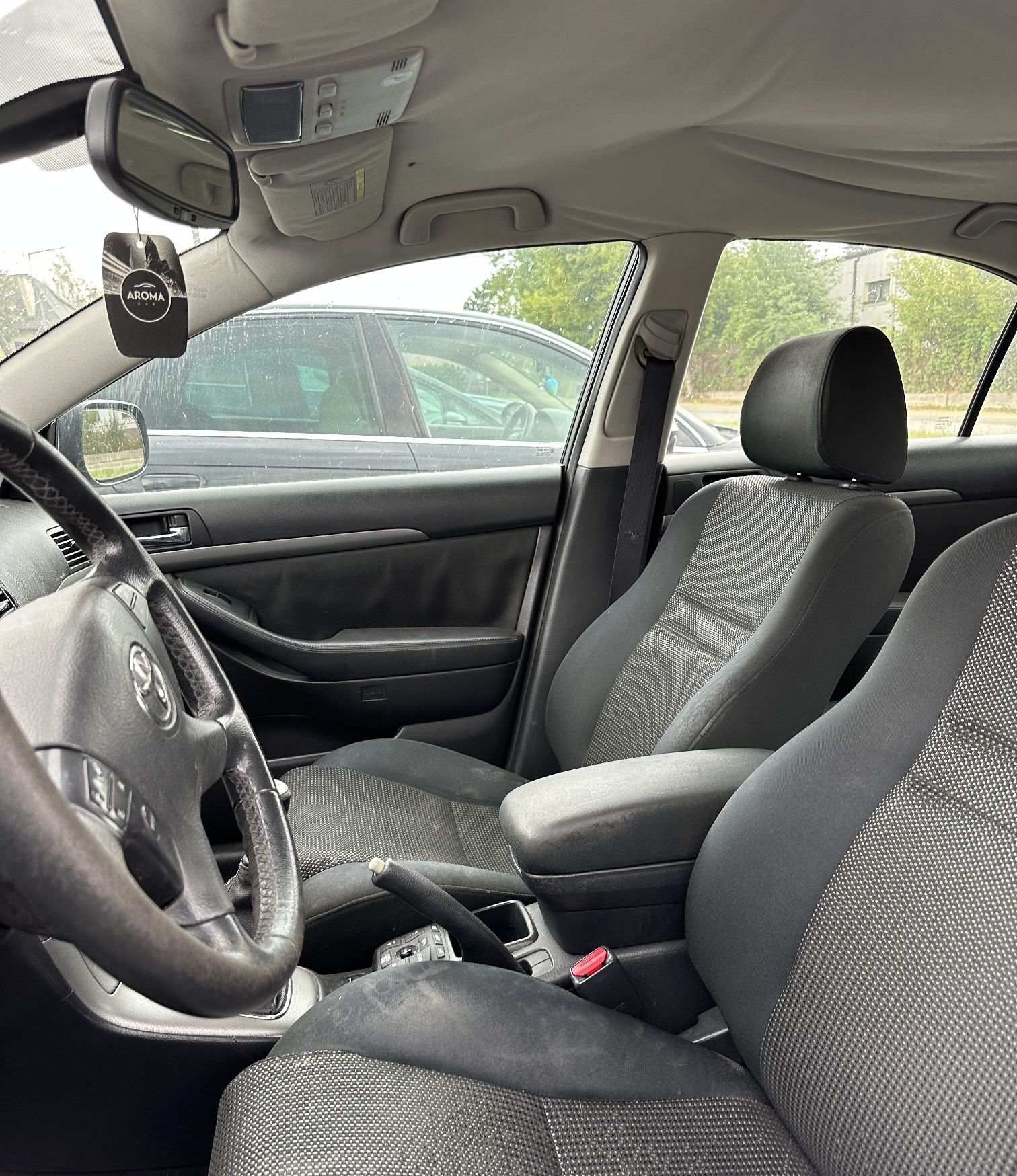 Toyota Avensis - zdjęcie 6