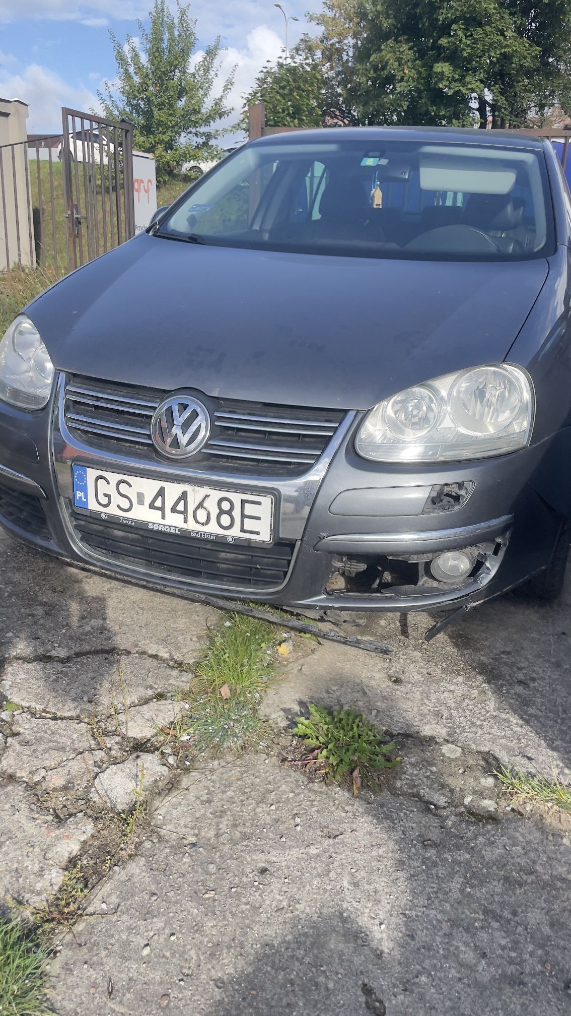 Przód samochodu Volkswagen Jetta.