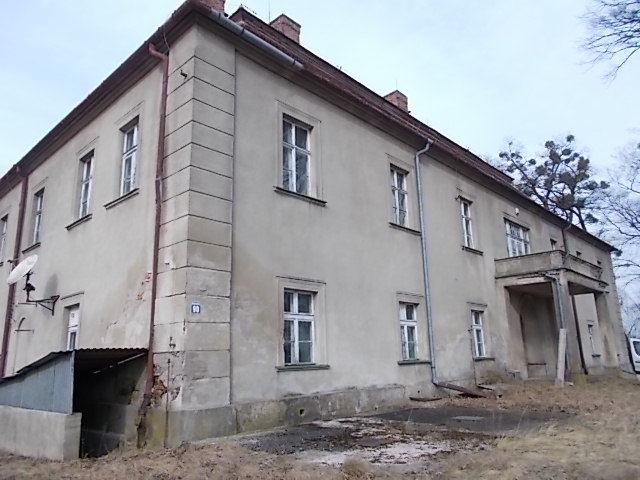 Widok dworku z tyłu