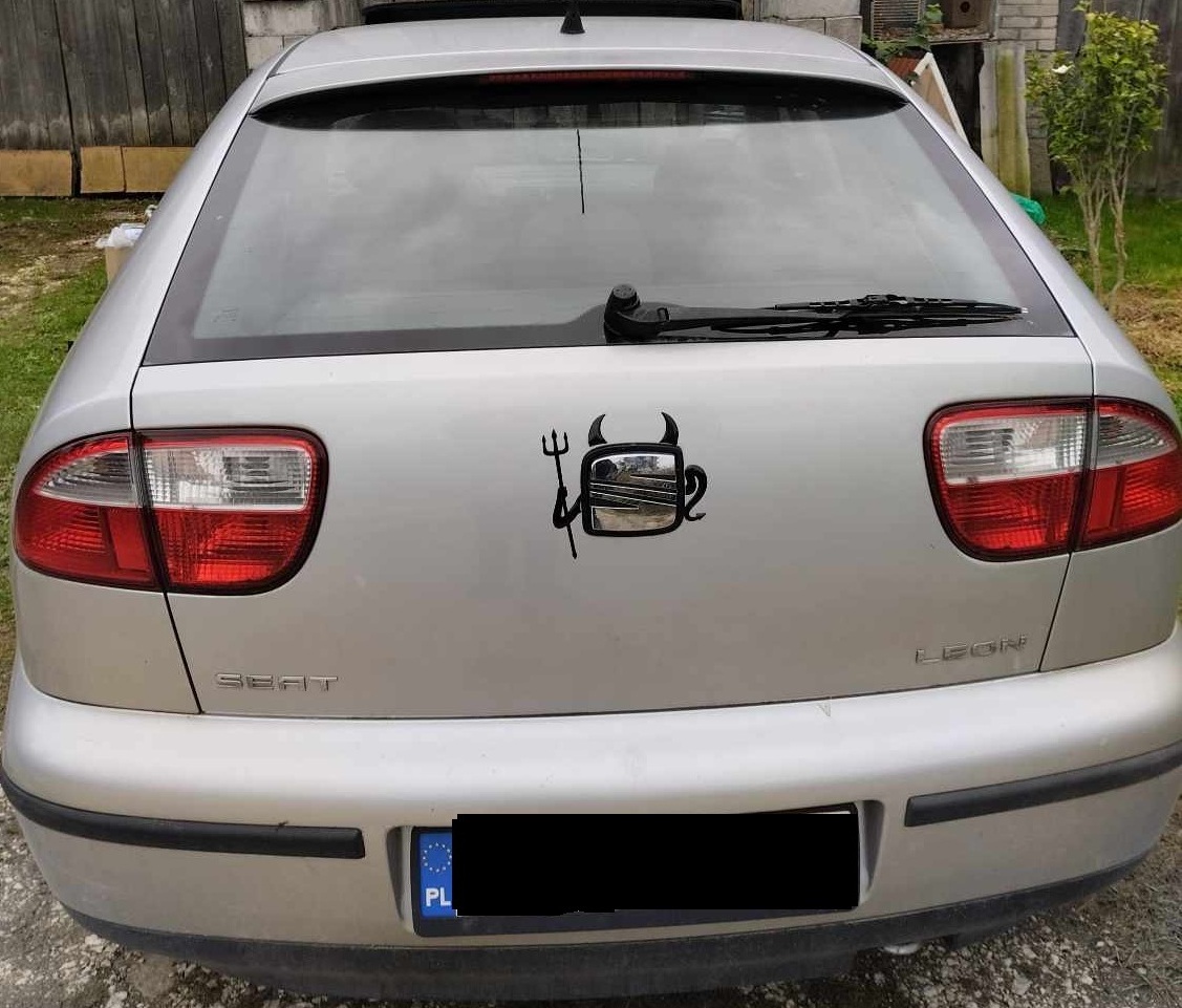 Na zdjęciu widoczny tył pojazdu.