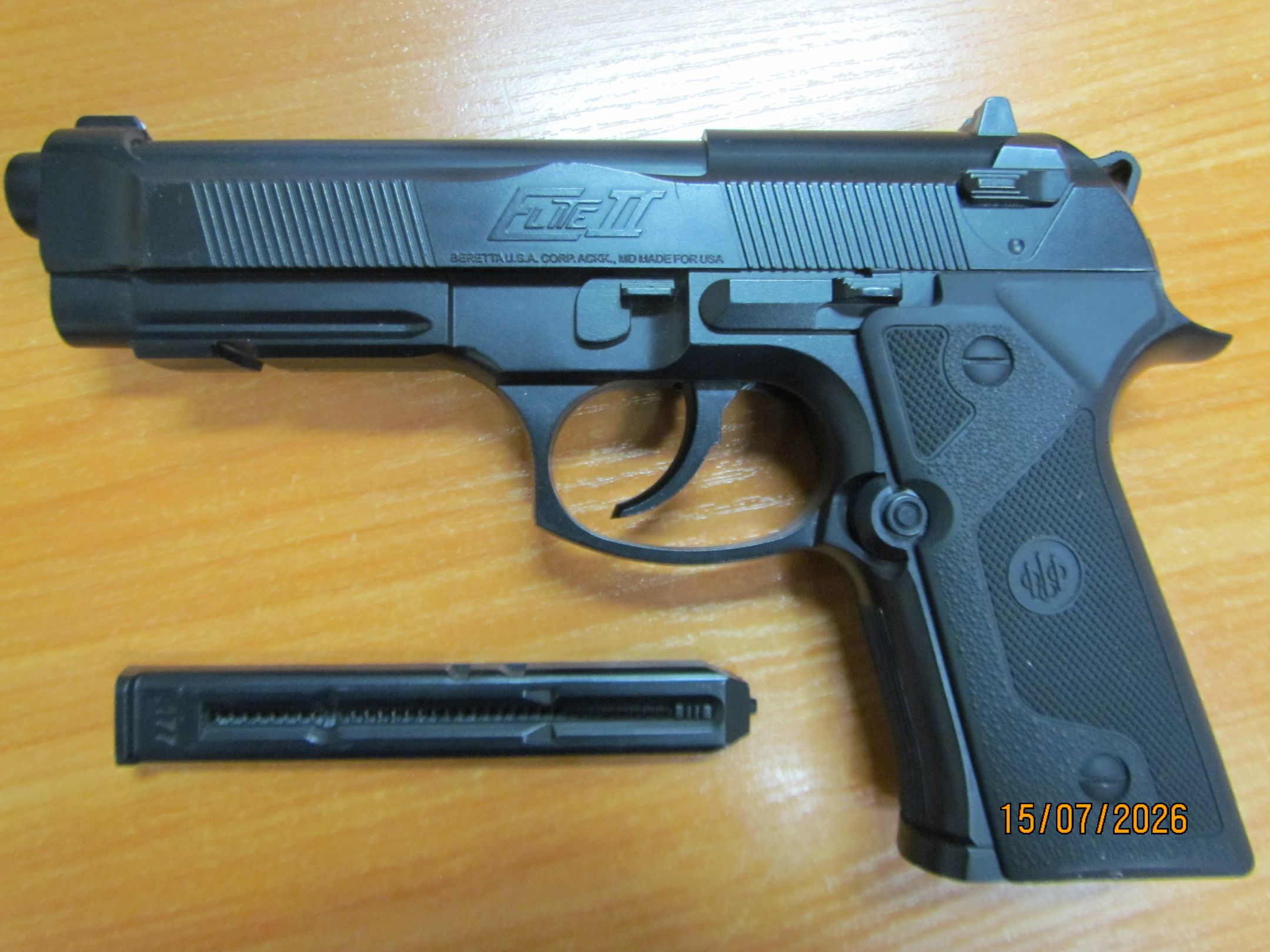Pistolet pneumatyczny - lewy bok.
