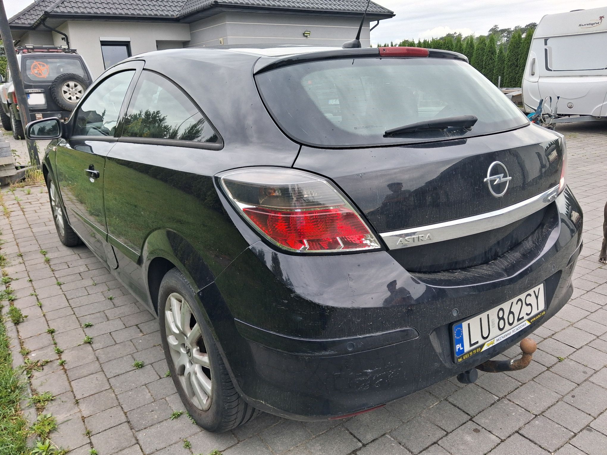 Opel Astra GTC 2009 - zdjęcie 3