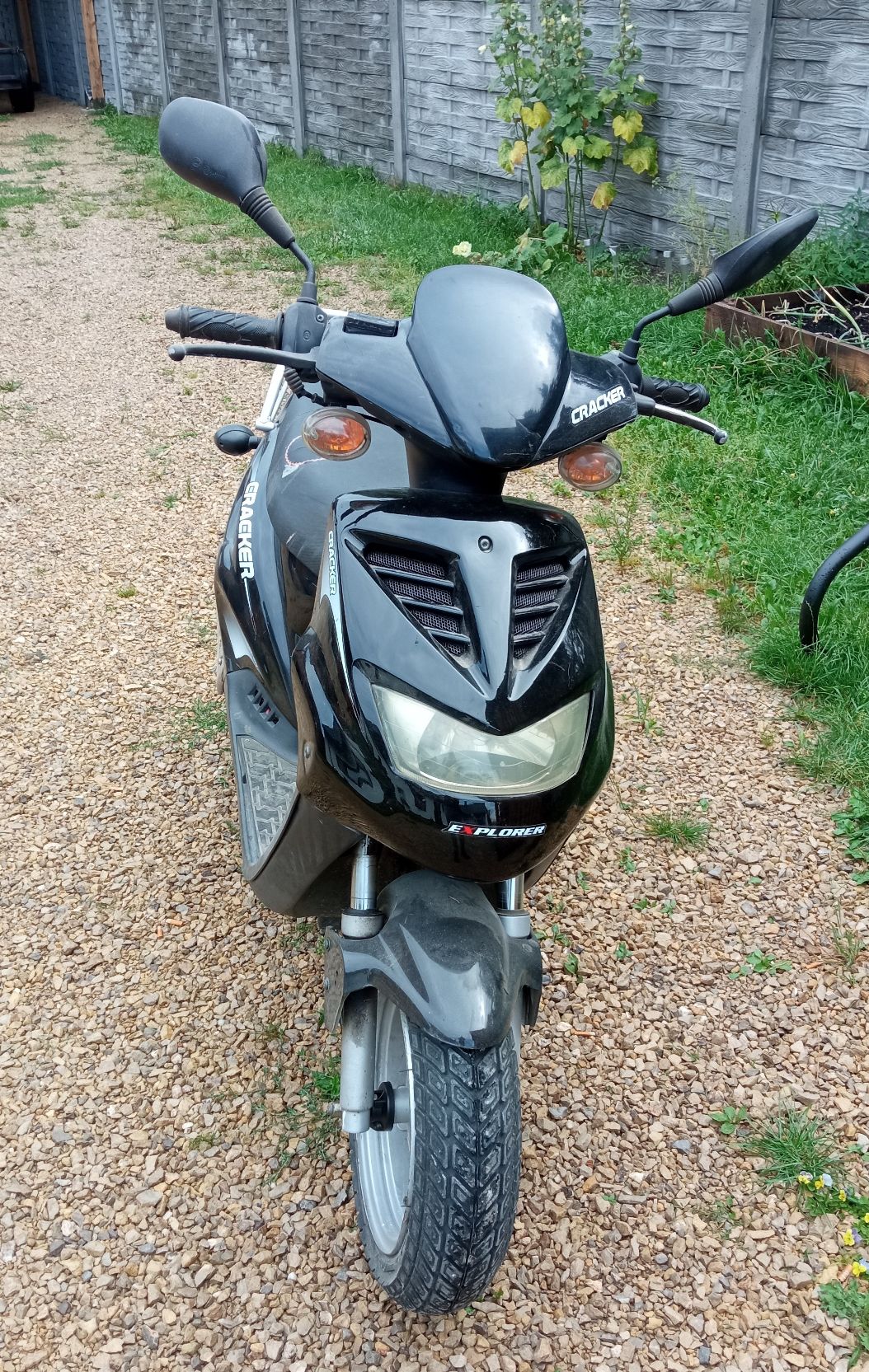 Zdjęcie przedmiotu. Przód motoroweru