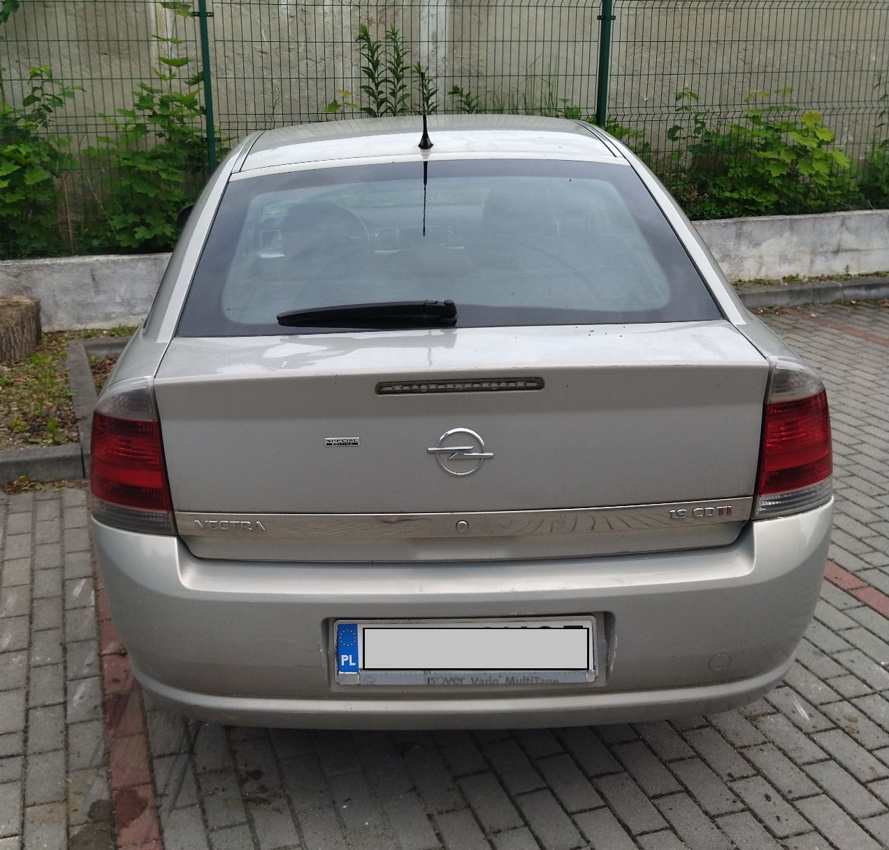 Samochód osobowy Opel Vectra widok z tyłu