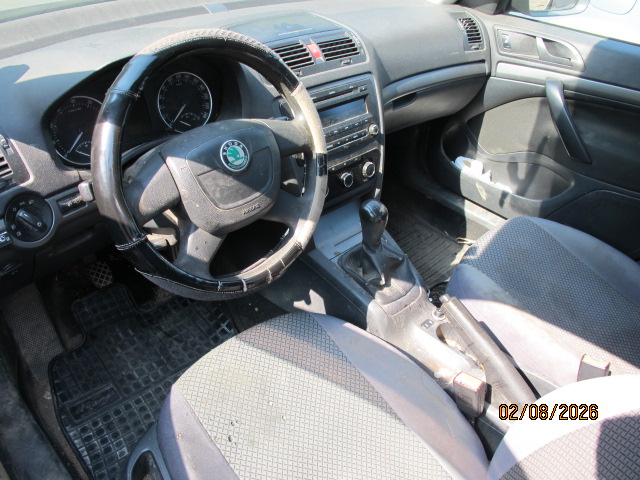 Zdjęcie przedstawia wnętrze pojazdu Skoda Octavia.