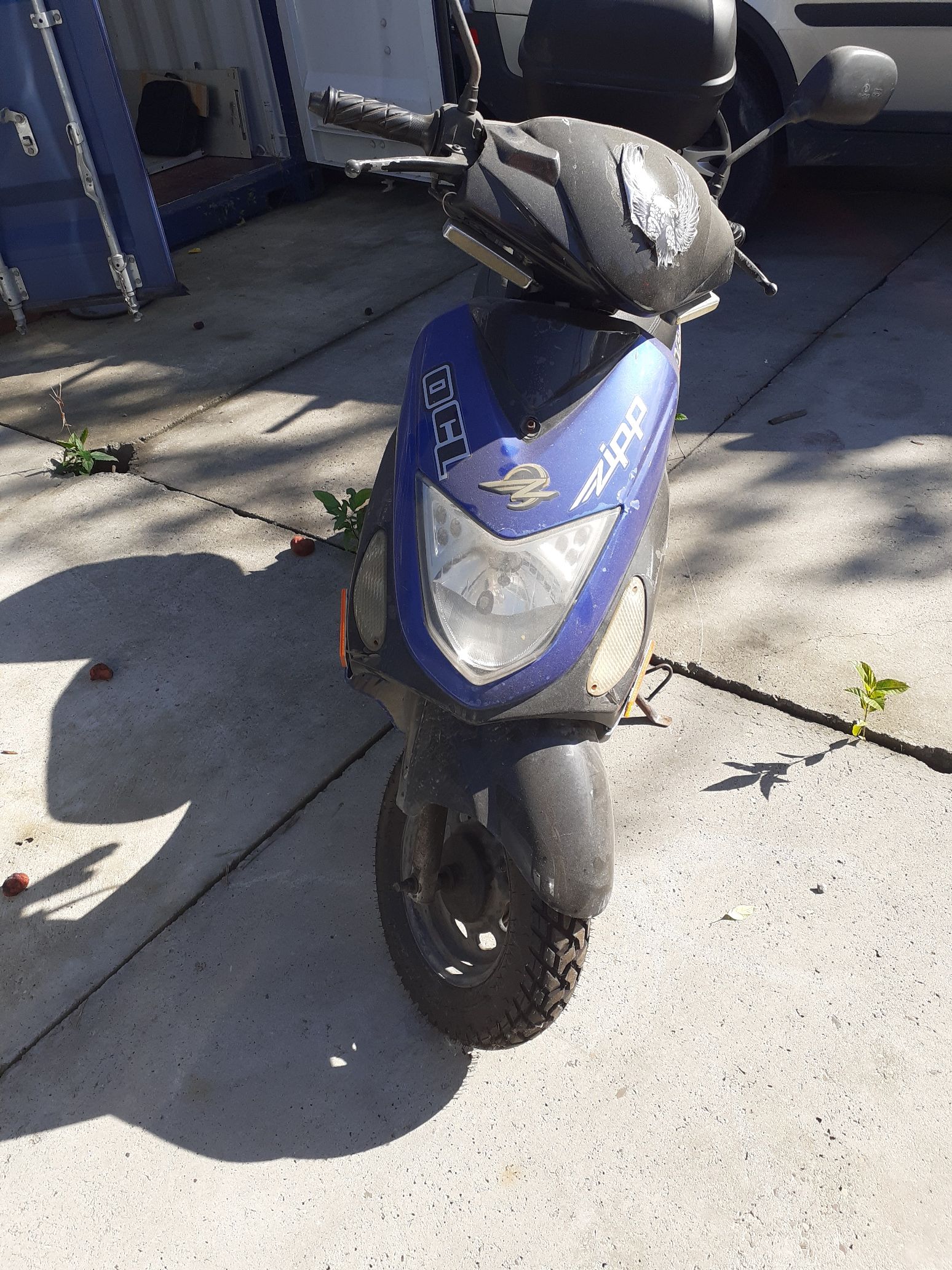 motorower widziany z przodu