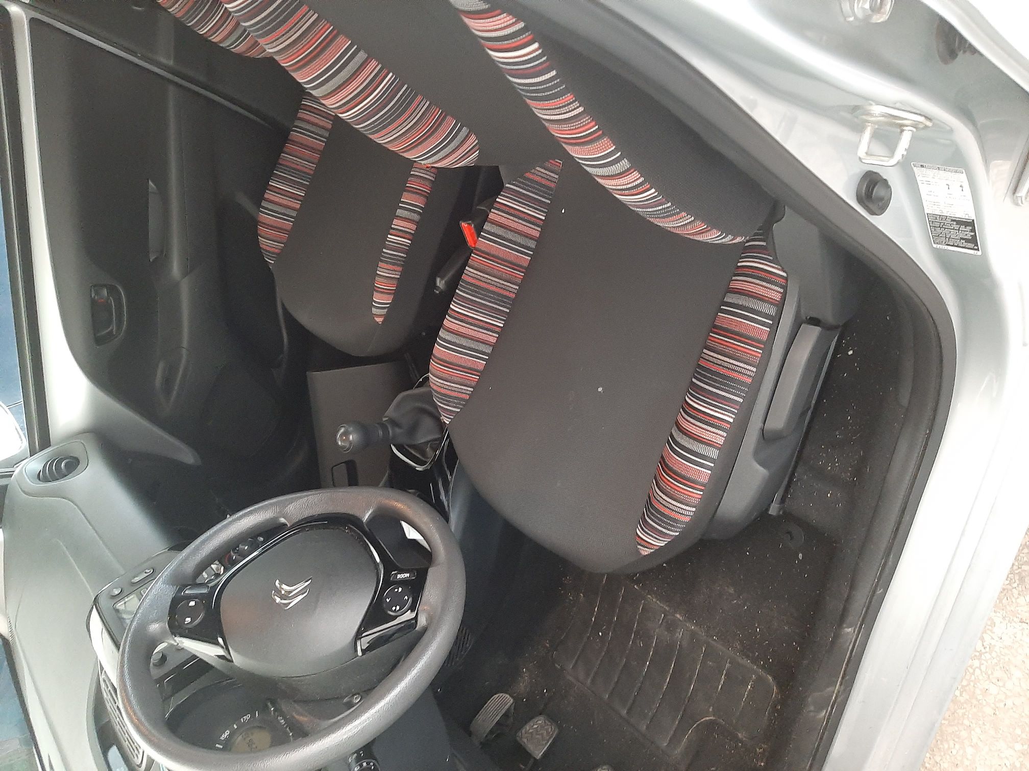 Samochód osobowy Citroen C1, wnętrze pojazdu