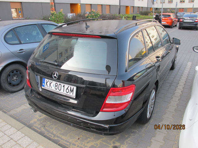 Tył pojazdu Mercedes Benz C 220 CDI.