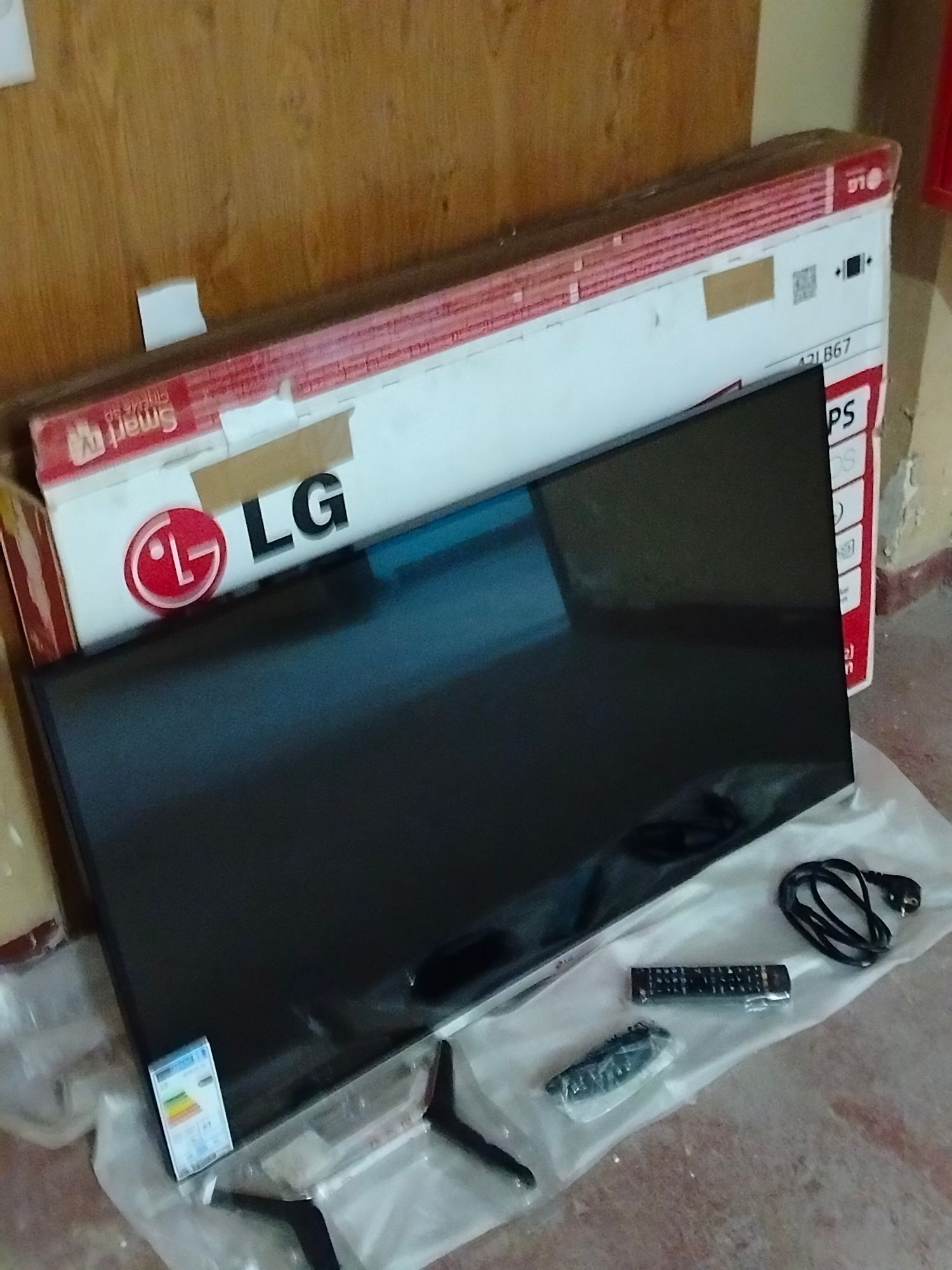 Telewizor z osprzętem