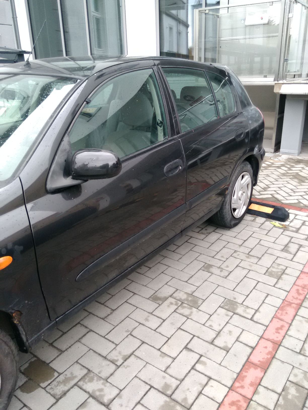 Nissan Almera 2002 - zdjęcie 4