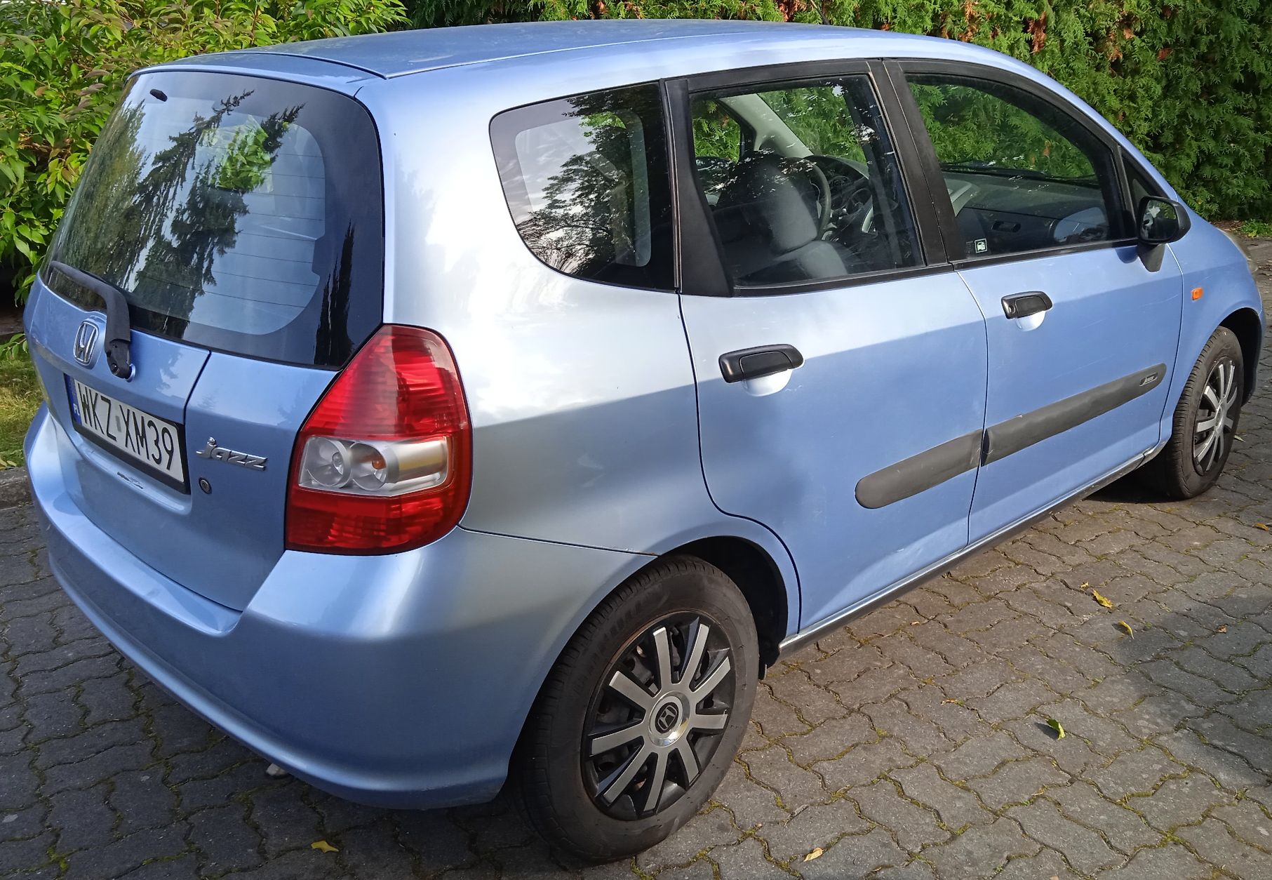 honda jazz - widok prawy bok i tył