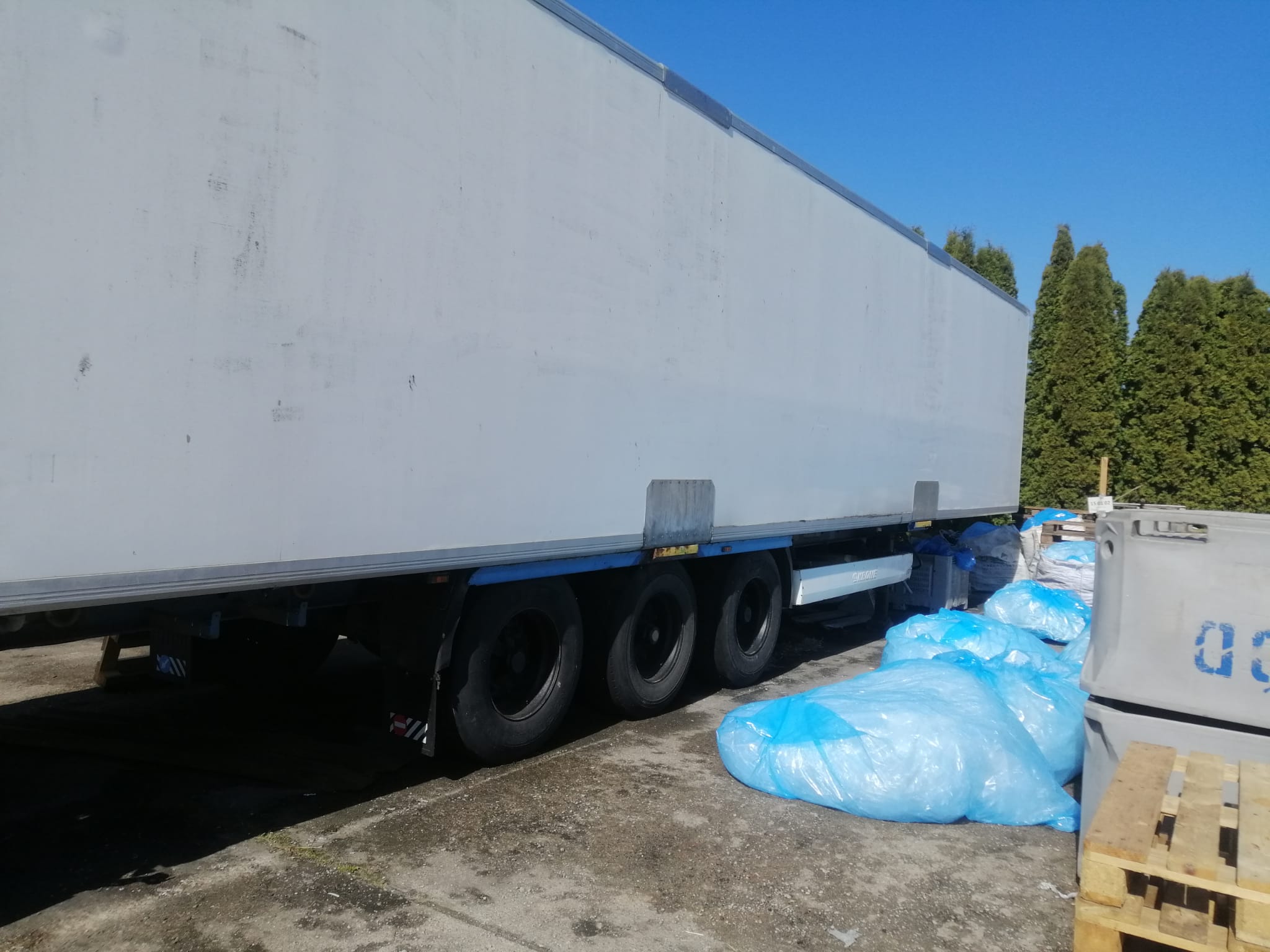 Krone SD Naczepa ciężarowa furgon - detal