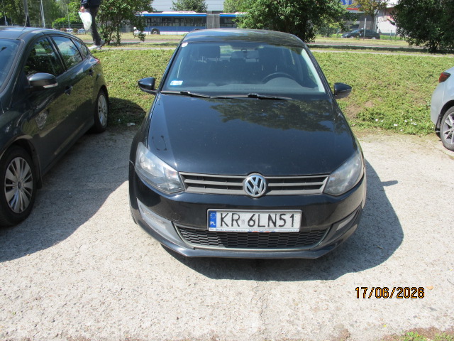 przód pojazdu Volkswagen Polo koloru czarnego