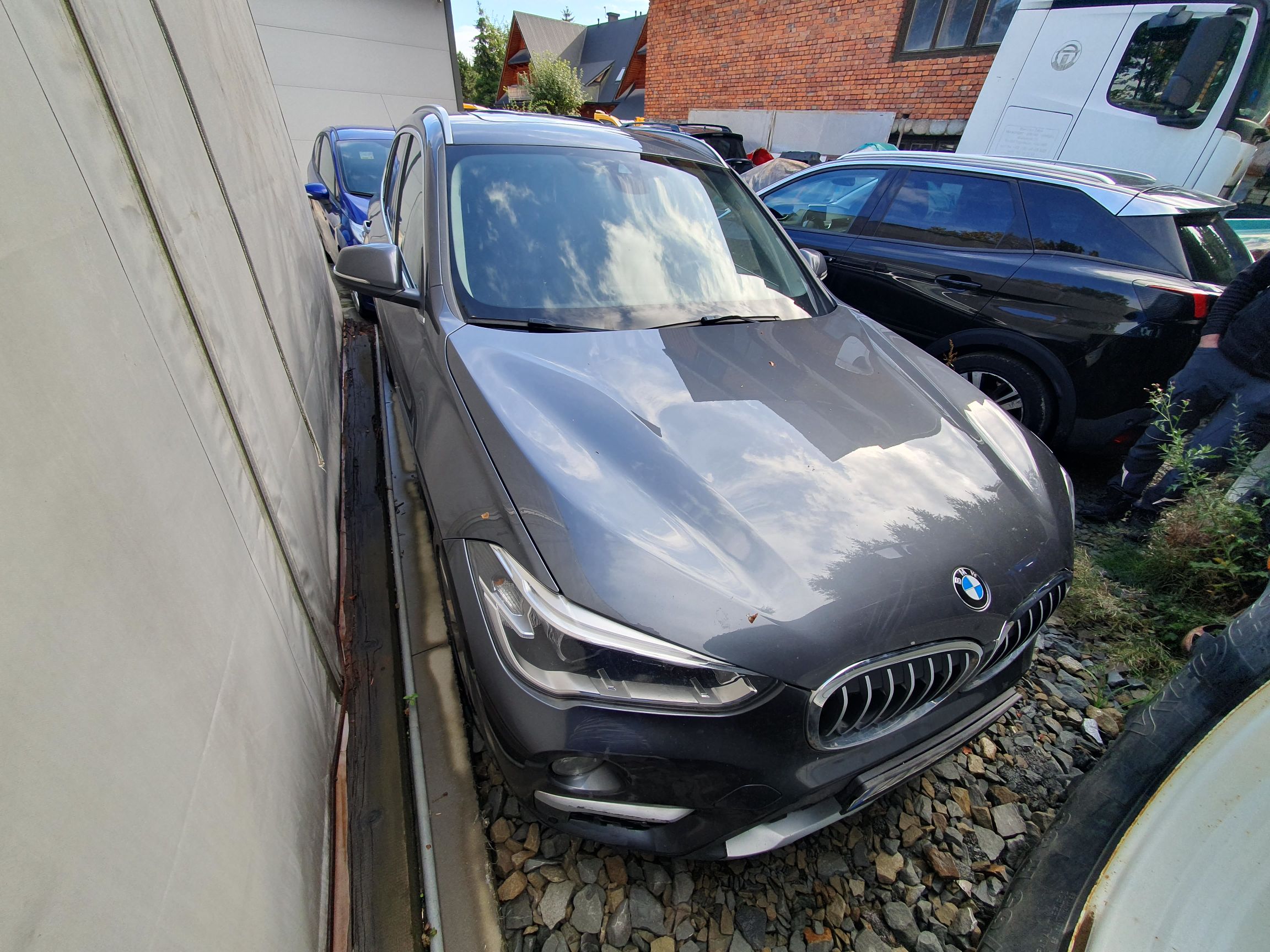 BMW X1 koloru grafitowego prawy przód