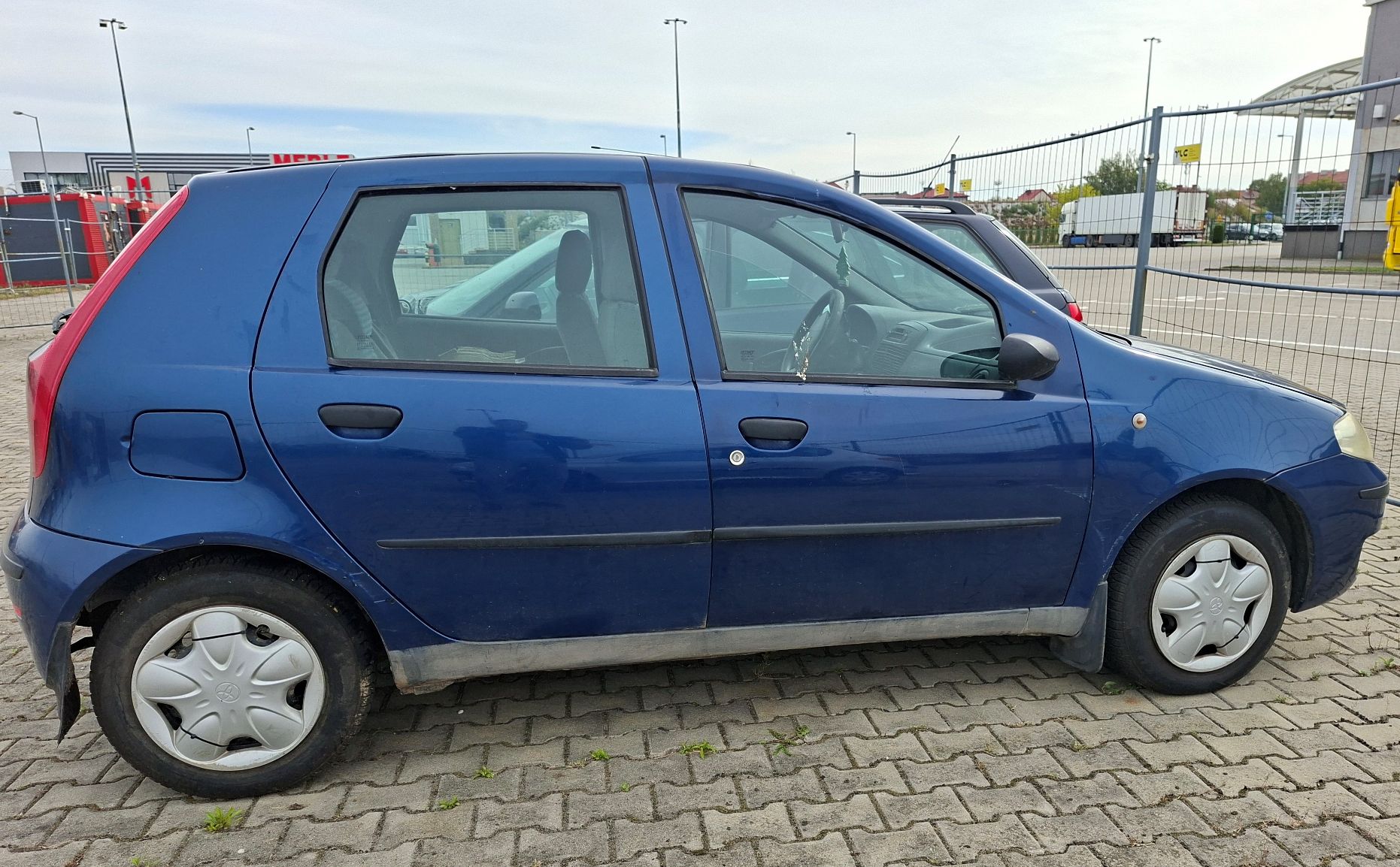 Fiat Punto Hatchback - zdjęcie 2