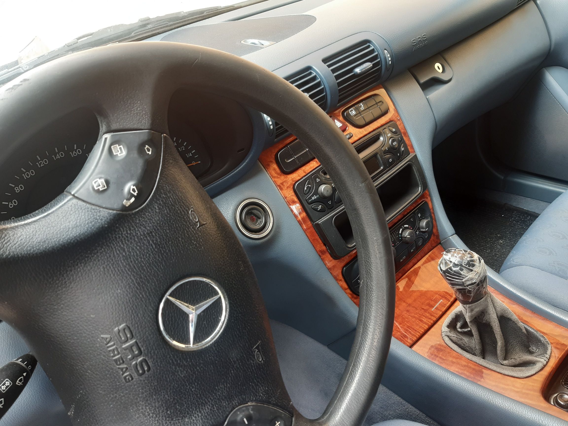 Mercedes Benz C 200 widok wnętrze