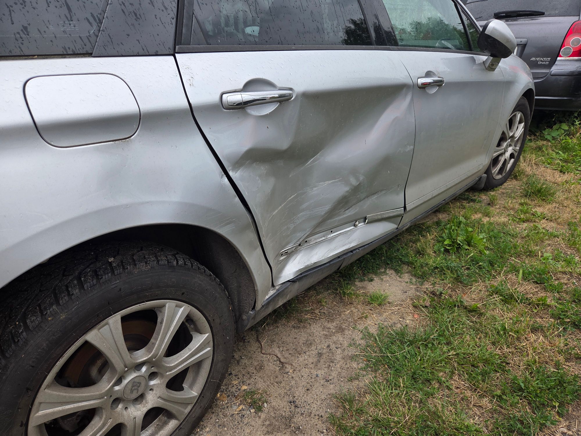 Samochód osobowy Citroen C5 prawy bok pojazdu