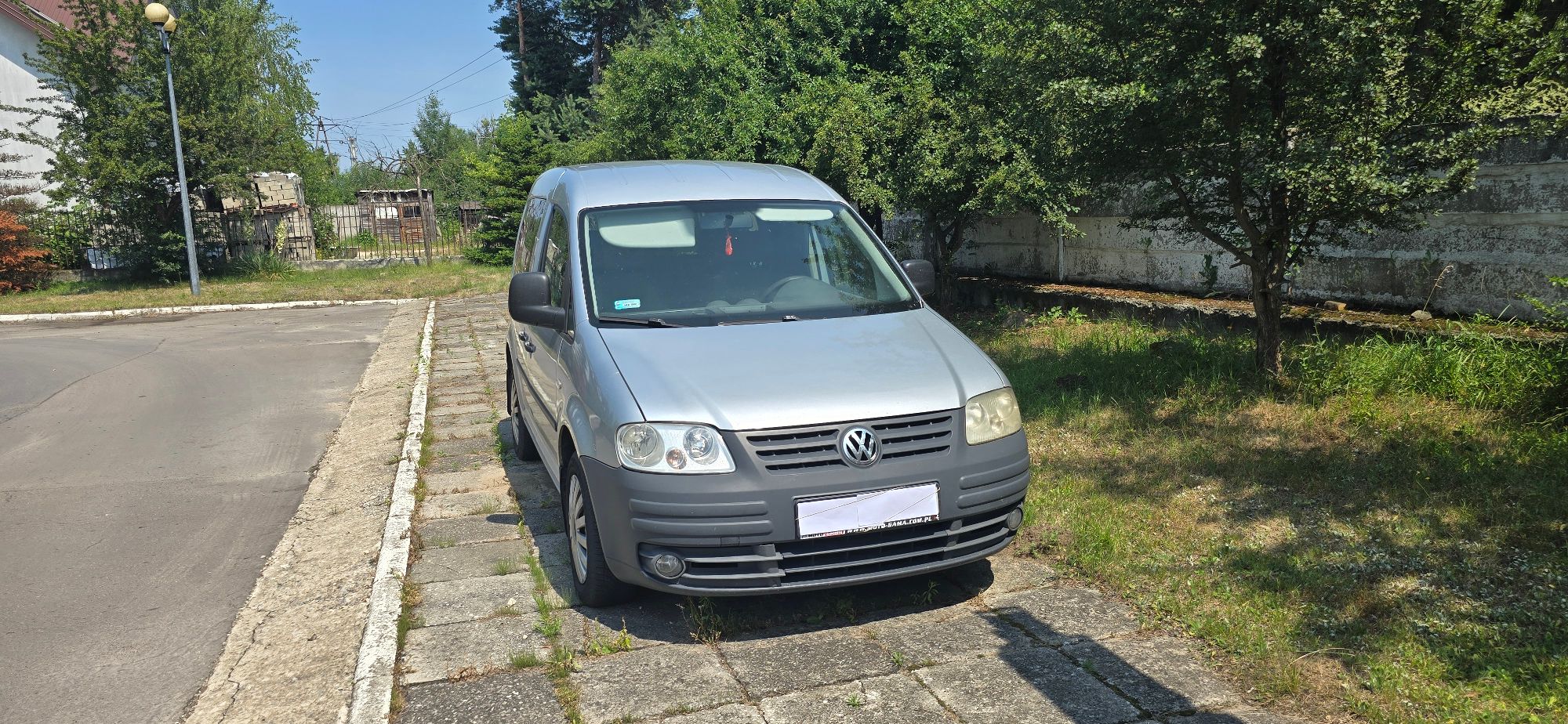 Przód samochodu, kolor srebrny