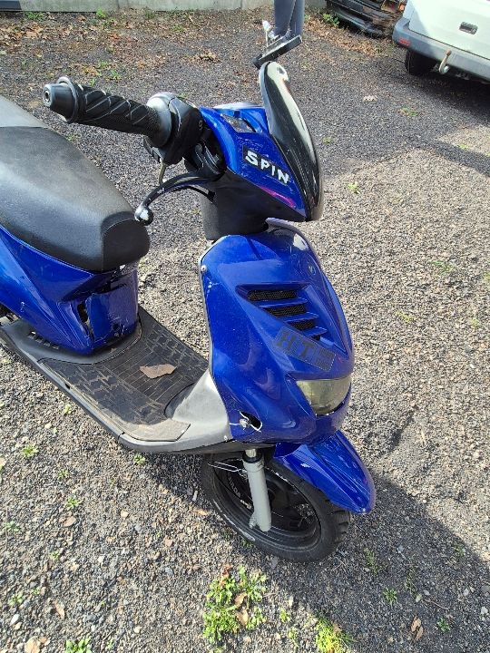przód motocykla widoczne ślady eksploatacji