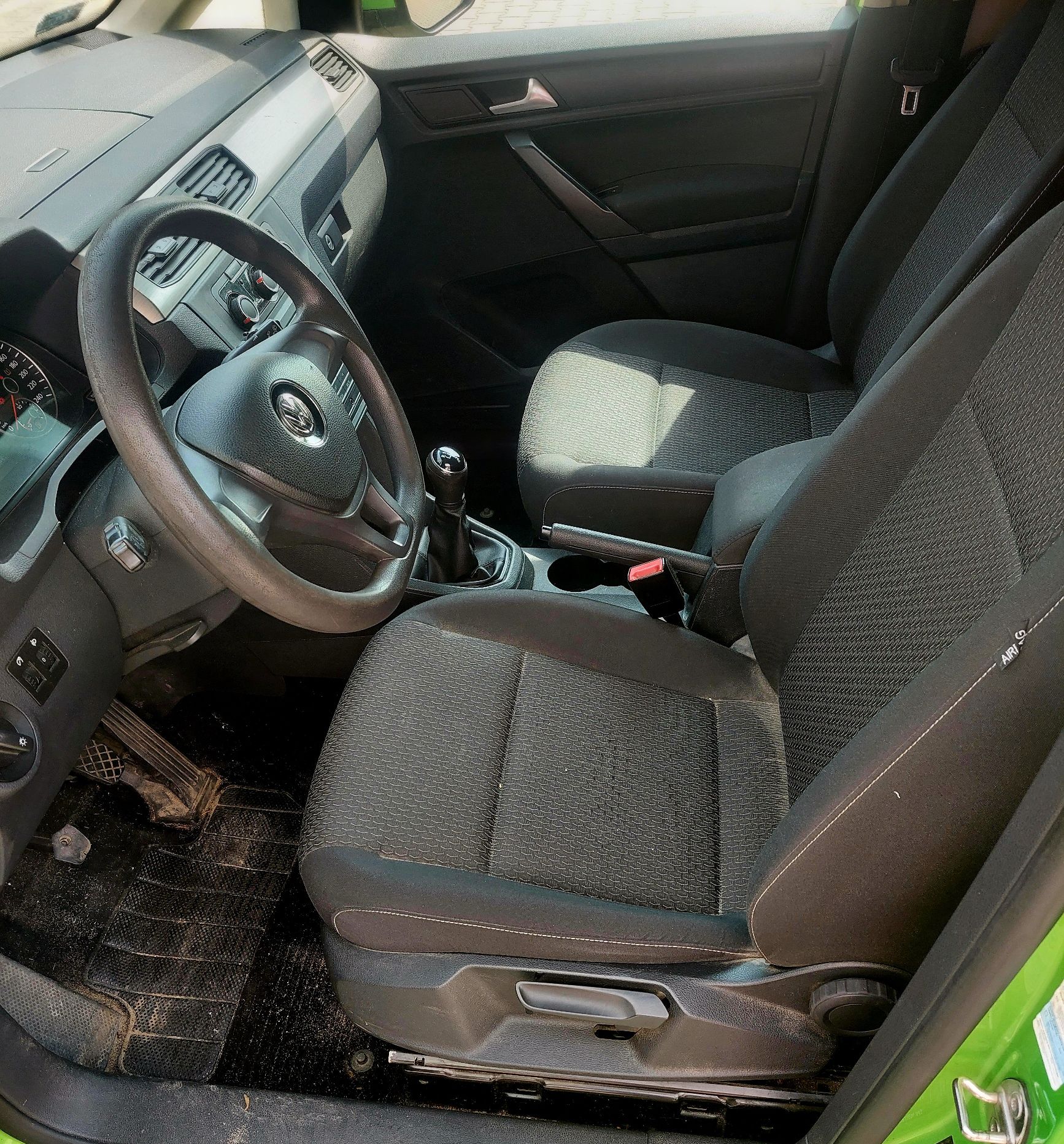 Volkswagen Caddy - wnętrze pojazdu przód
