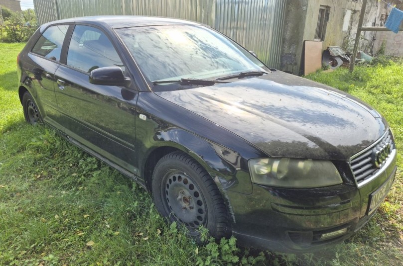 Audi A3 czarne przód i prawy bok
