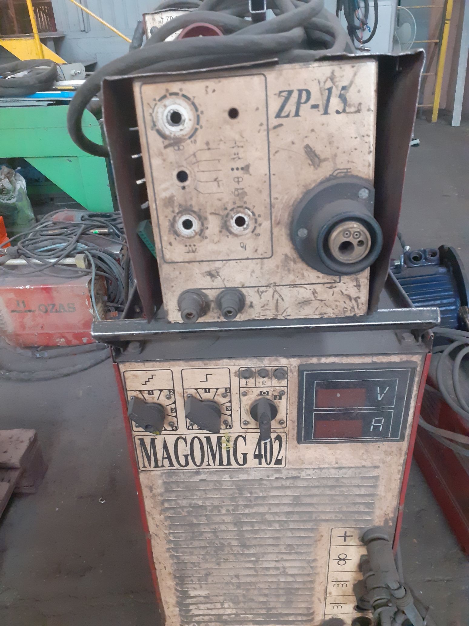 Widok z przodu, półautomatu spawalniczego MAGOMIG 402 .