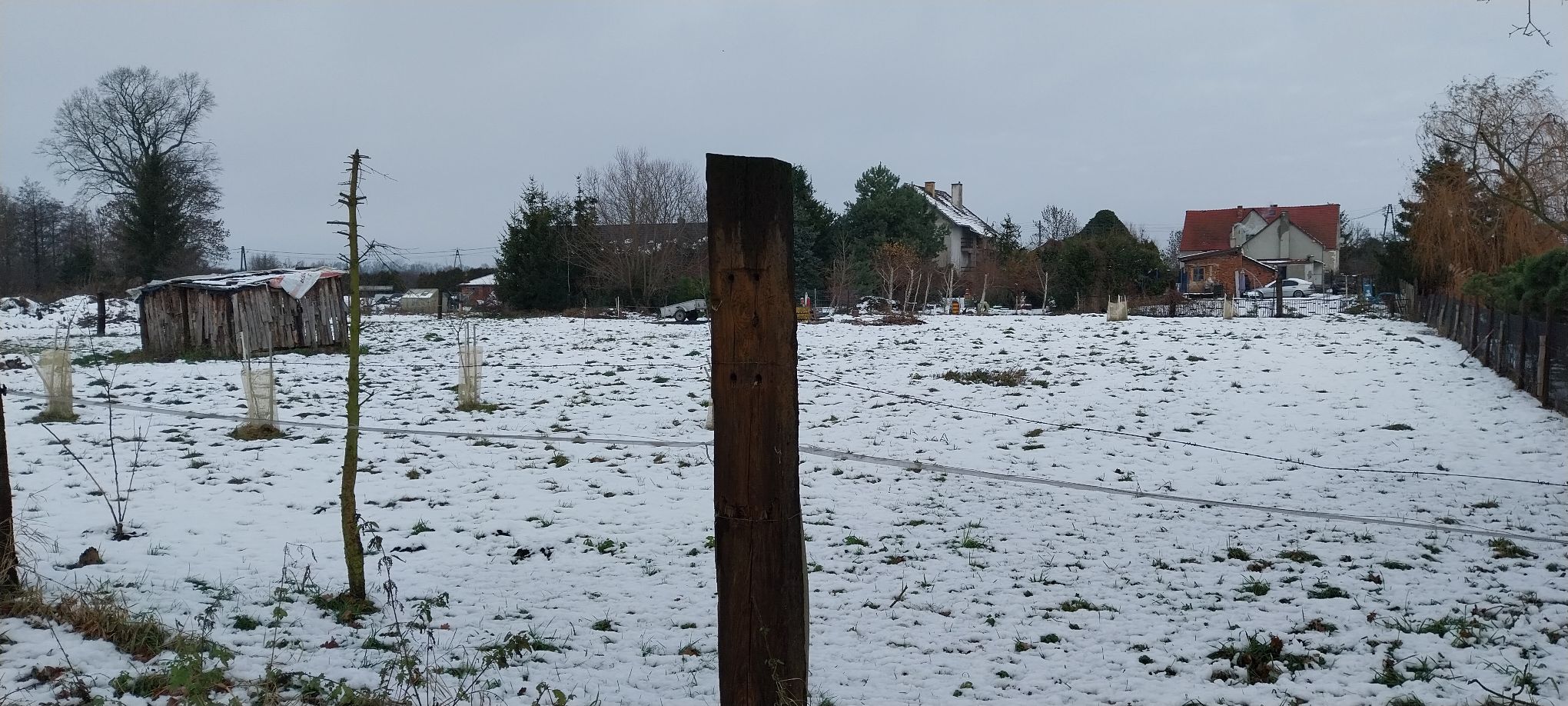 Widok na sprzedawaną działkę 27/6
