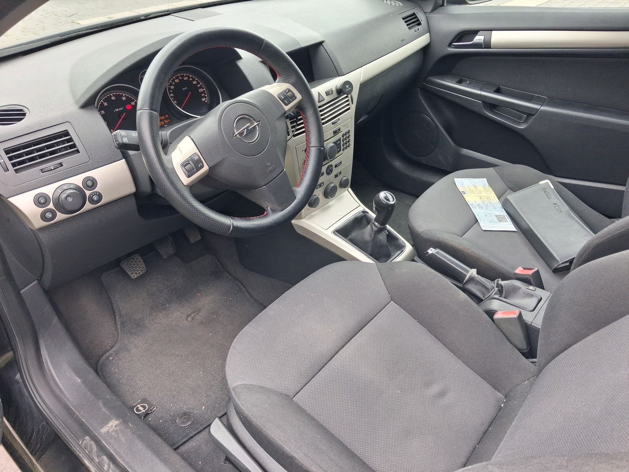 Opel Astra GTC 2009 - zdjęcie 7