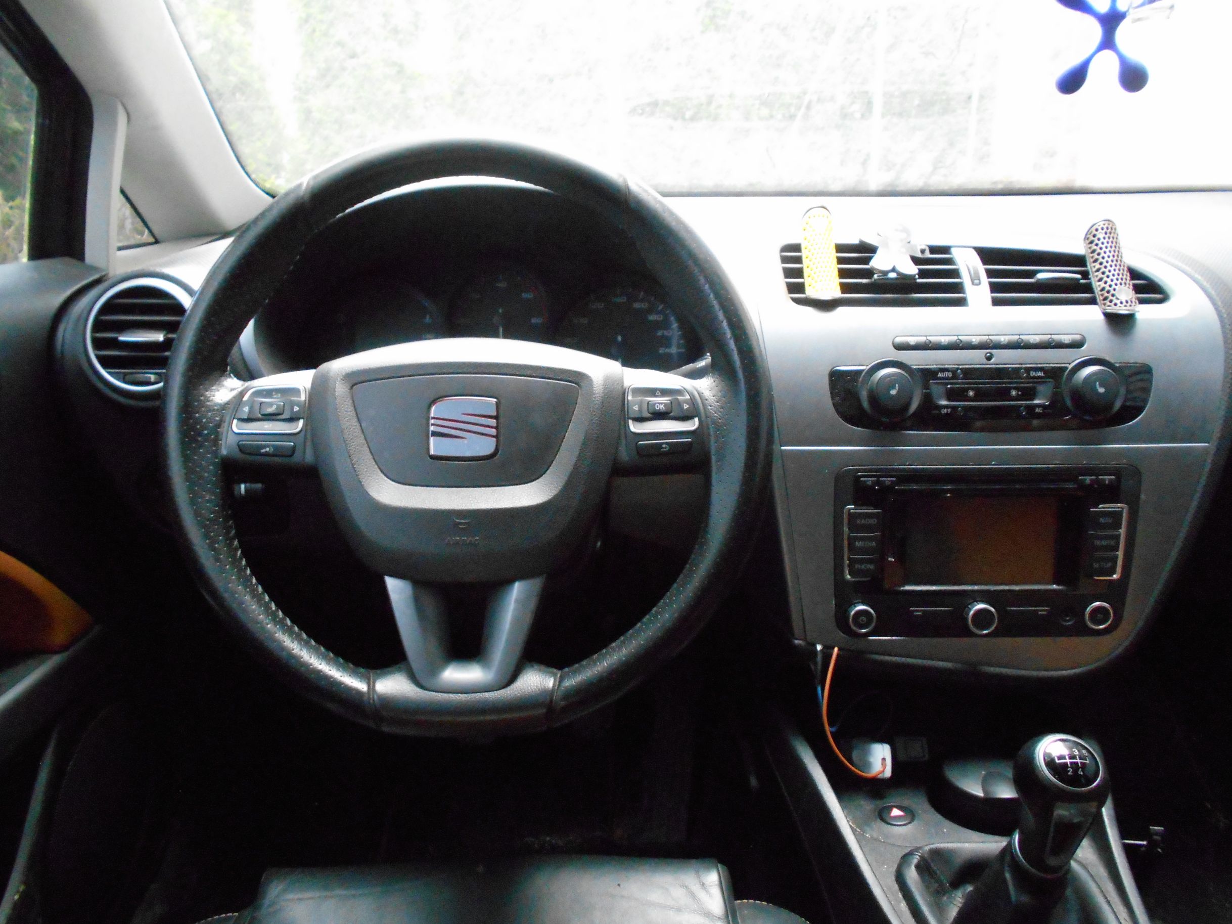 Wnętrze samochodu marki SEAT.