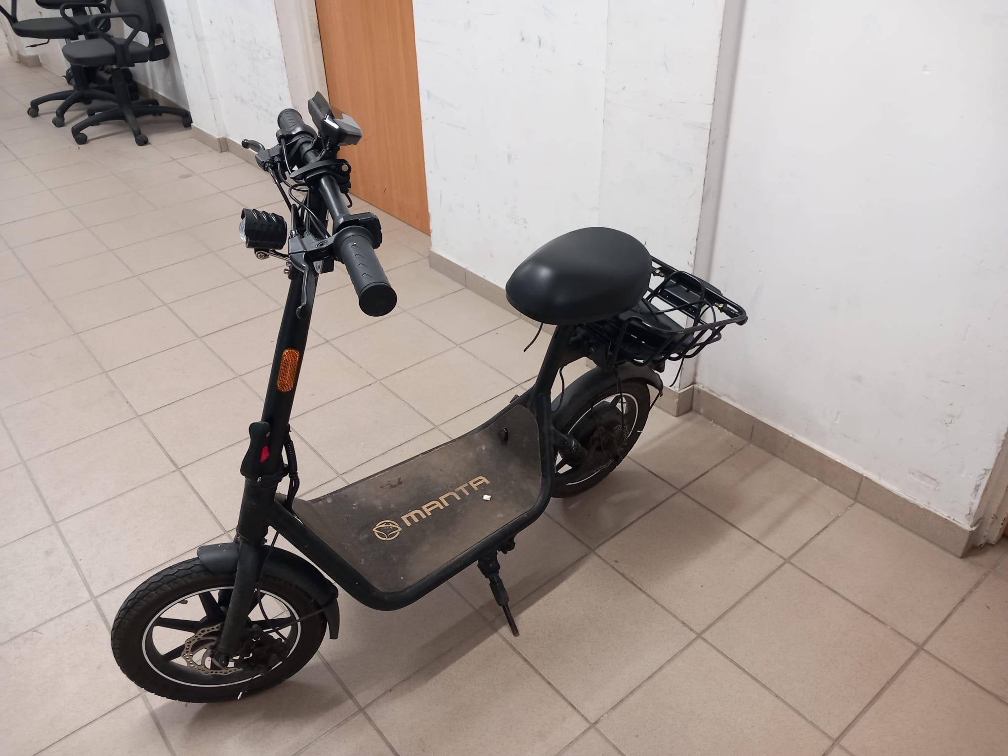 Zdjęcie przedmiotu. Pojazd w dobrym stanie technicznym i wizualnym.