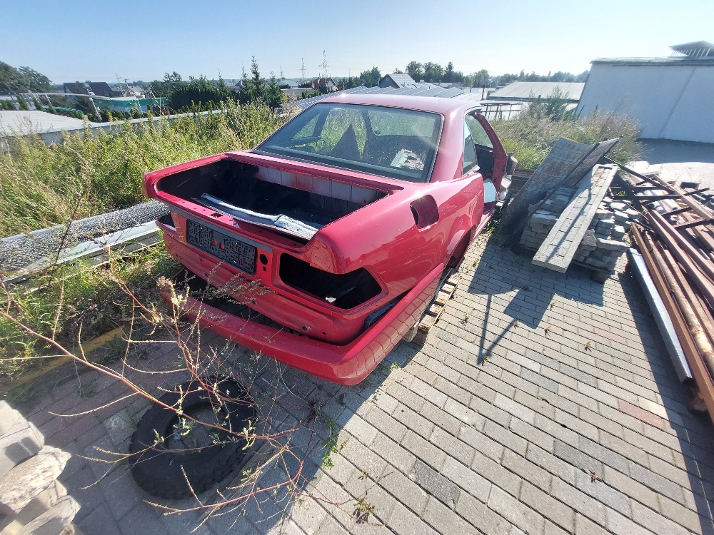 karoseria od samochodu Mercedes SL300