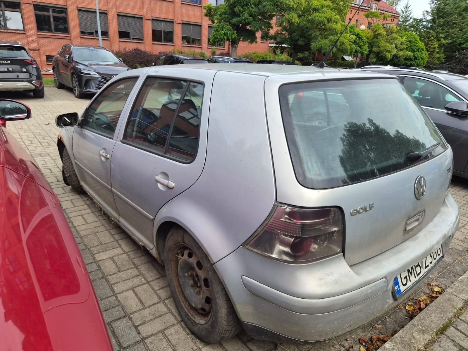 Widok lewego boku pojazdu