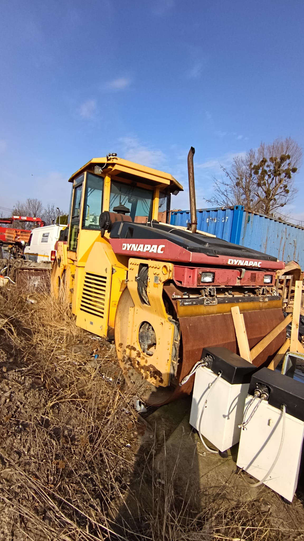 Walec CC432 - przód i prawy bok