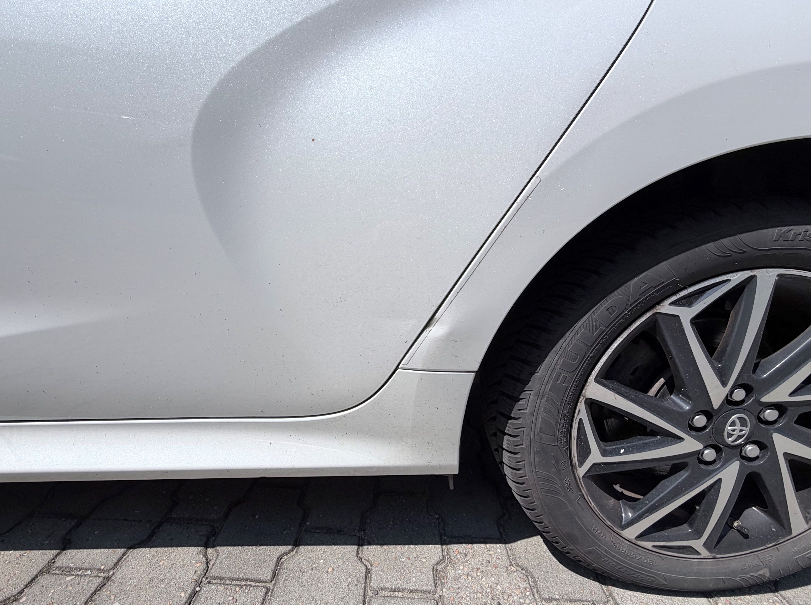 Toyota Yaris Hybrid - zdjęcie 3