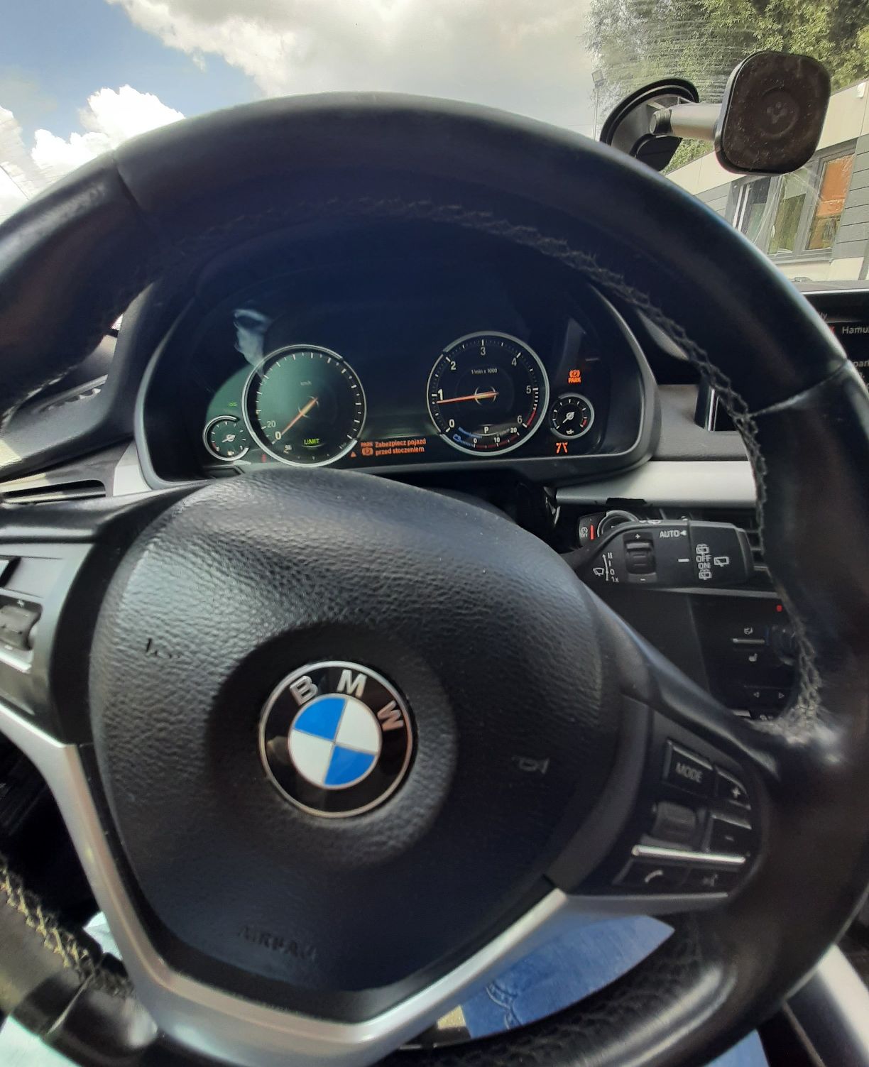Deska rozdzielcza samochodu BMW X5