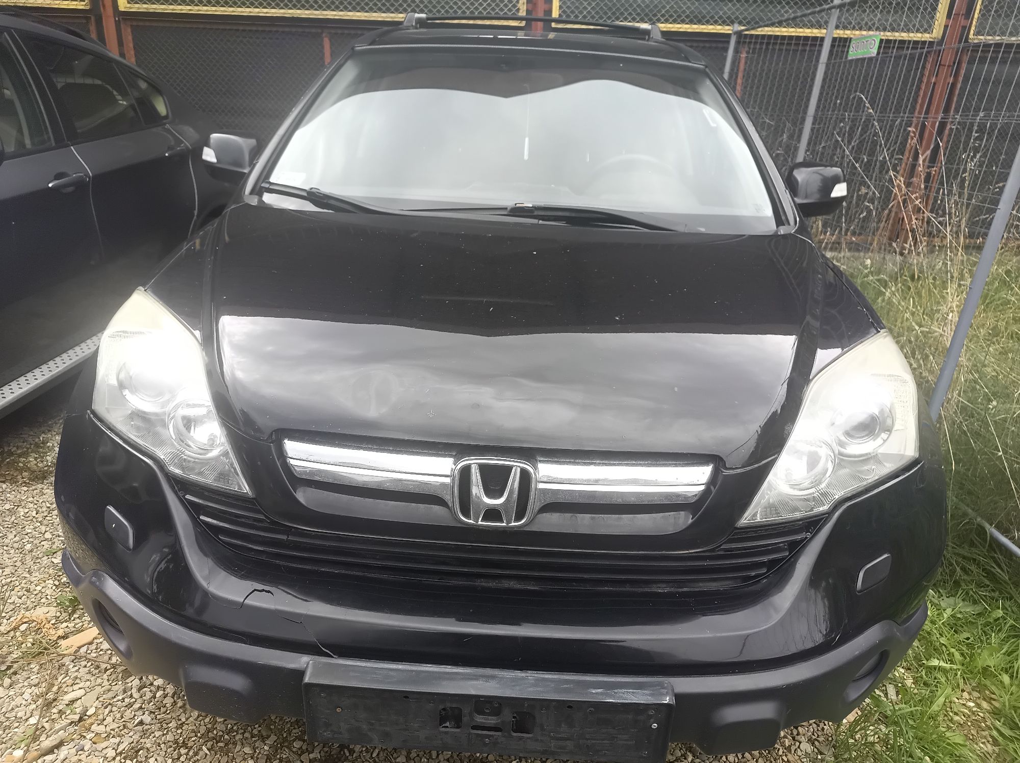 Honda CR-V widoczna z przodu